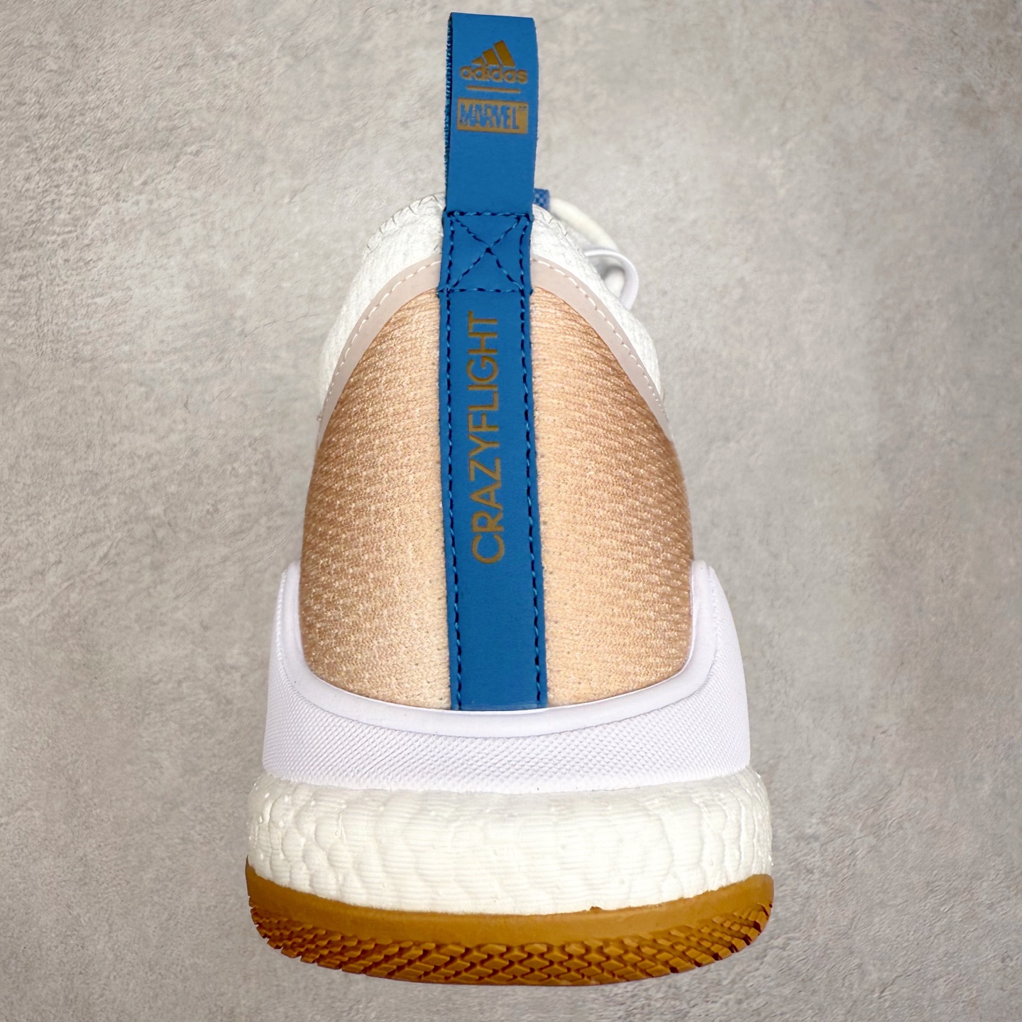 图片[8]-AD Crazyflight Mid 减震防滑中帮训练鞋 男女同款 GW5099 借助Crazyflight,您可以在球场上获得所需的支撑性贴合性，灵敏的缓冲性和透气舒适性。弹力网眼鞋面透气，可保持凉爽。TPU纱线中足护具可保持轻巧的感觉和透气性，同时提供横向稳定性。蕾丝封扣带来舒适款式。鞋跟中的绒面革衬里感觉舒适且光滑。BOOST技术可提供灵敏，缓冲的感觉，吸收震动并保持飞行。模压鞋垫可提供额外缓冲。耐用的橡胶外底可在所有方向提供牵引力和耐用性。实拍调校N版已经零色差零失真 百分百还原实物色彩所见即所得 不存在货不对板色差等低级问题 选购参考实物拍摄 不混卖不参货 只用心做好货严格选品 承诺混一赔十 尺码：36 36.5 37.5 38 38.5 39 40 40.5 41 42 42.5 43 44 44.5 45 46-选品中心