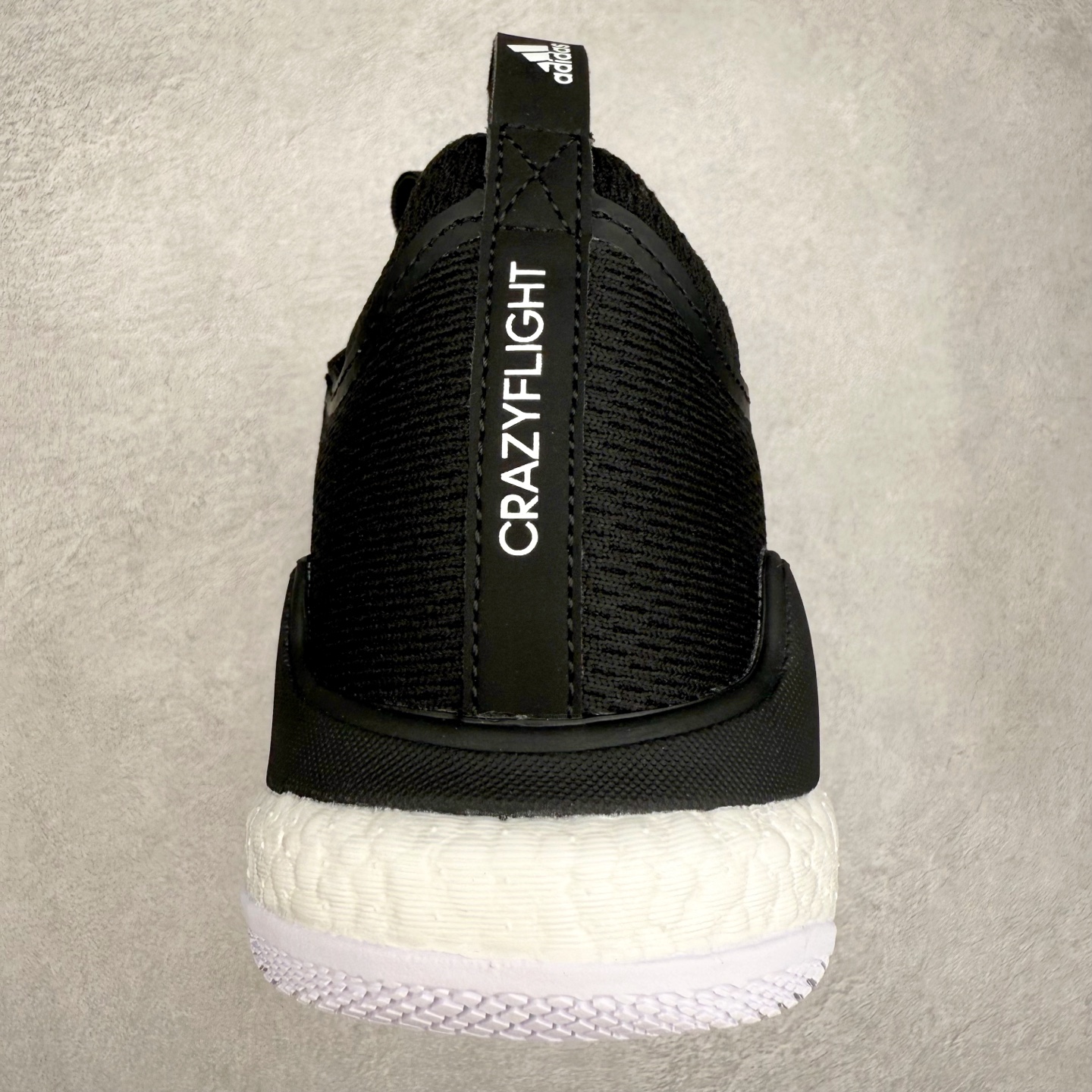 图片[8]-AD Crazyflight Mid 减震防滑中帮训练鞋 男女同款 FX1971 借助Crazyflight,您可以在球场上获得所需的支撑性贴合性，灵敏的缓冲性和透气舒适性。弹力网眼鞋面透气，可保持凉爽。TPU纱线中足护具可保持轻巧的感觉和透气性，同时提供横向稳定性。蕾丝封扣带来舒适款式。鞋跟中的绒面革衬里感觉舒适且光滑。BOOST技术可提供灵敏，缓冲的感觉，吸收震动并保持飞行。模压鞋垫可提供额外缓冲。耐用的橡胶外底可在所有方向提供牵引力和耐用性。实拍调校N版已经零色差零失真 百分百还原实物色彩所见即所得 不存在货不对板色差等低级问题 选购参考实物拍摄 不混卖不参货 只用心做好货严格选品 承诺混一赔十 尺码：36 36.5 37.5 38 38.5 39 40 40.5 41 42 42.5 43 44 44.5 45 46-选品中心