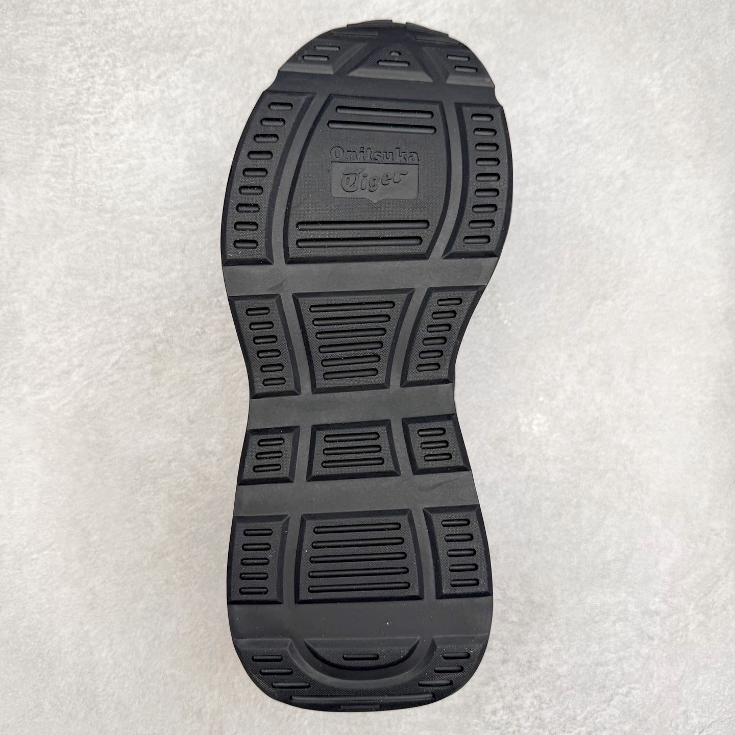 图片[9]-Onitsuka Tiger SP-1 鬼塚虎织物牛剖层革合成革厚底百搭减震耐磨低帮生活休闲鞋 鬼塚虎从运动中汲取灵感，并致力于打造融合舒适感受与创新设计的时尚品牌。品牌的设计风格既体现了对传统的致敬，同时也表达了对精致风格和现代创意的推崇。我们提供独具个性的全系列产品，打造从头到脚的整体穿搭。每件产品皆以精湛工艺匠心打造，细节考究，品质出众。尺码：36 37 37.5 38 39 39.5 40.5 41.5 42 42.5 43.5 44 45-选品中心