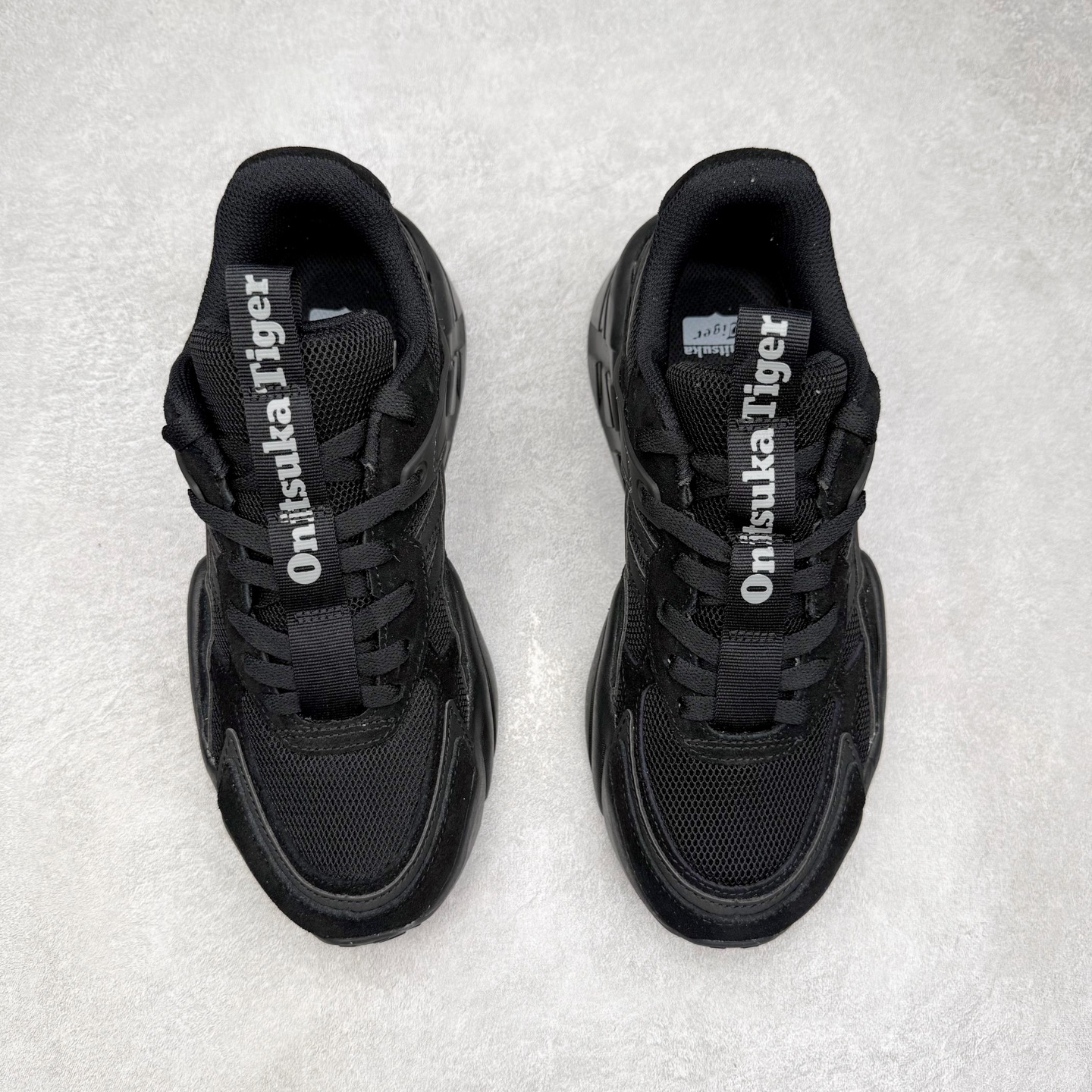 图片[2]-Onitsuka Tiger SP-1 鬼塚虎织物牛剖层革合成革厚底百搭减震耐磨低帮生活休闲鞋 鬼塚虎从运动中汲取灵感，并致力于打造融合舒适感受与创新设计的时尚品牌。品牌的设计风格既体现了对传统的致敬，同时也表达了对精致风格和现代创意的推崇。我们提供独具个性的全系列产品，打造从头到脚的整体穿搭。每件产品皆以精湛工艺匠心打造，细节考究，品质出众。尺码：36 37 37.5 38 39 39.5 40.5 41.5 42 42.5 43.5 44 45-选品中心