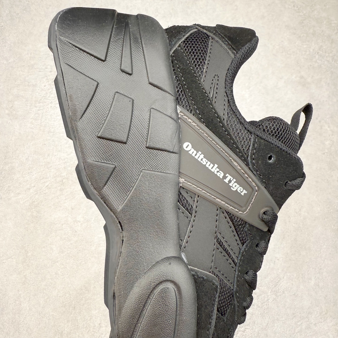 图片[6]-Onitsuka Tiger SP-1 鬼塚虎织物牛剖层革合成革厚底百搭减震耐磨低帮生活休闲鞋 鬼塚虎从运动中汲取灵感，并致力于打造融合舒适感受与创新设计的时尚品牌。品牌的设计风格既体现了对传统的致敬，同时也表达了对精致风格和现代创意的推崇。我们提供独具个性的全系列产品，打造从头到脚的整体穿搭。每件产品皆以精湛工艺匠心打造，细节考究，品质出众。尺码：36 37 37.5 38 39 39.5 40.5 41.5 42 42.5 43.5 44 45-选品中心