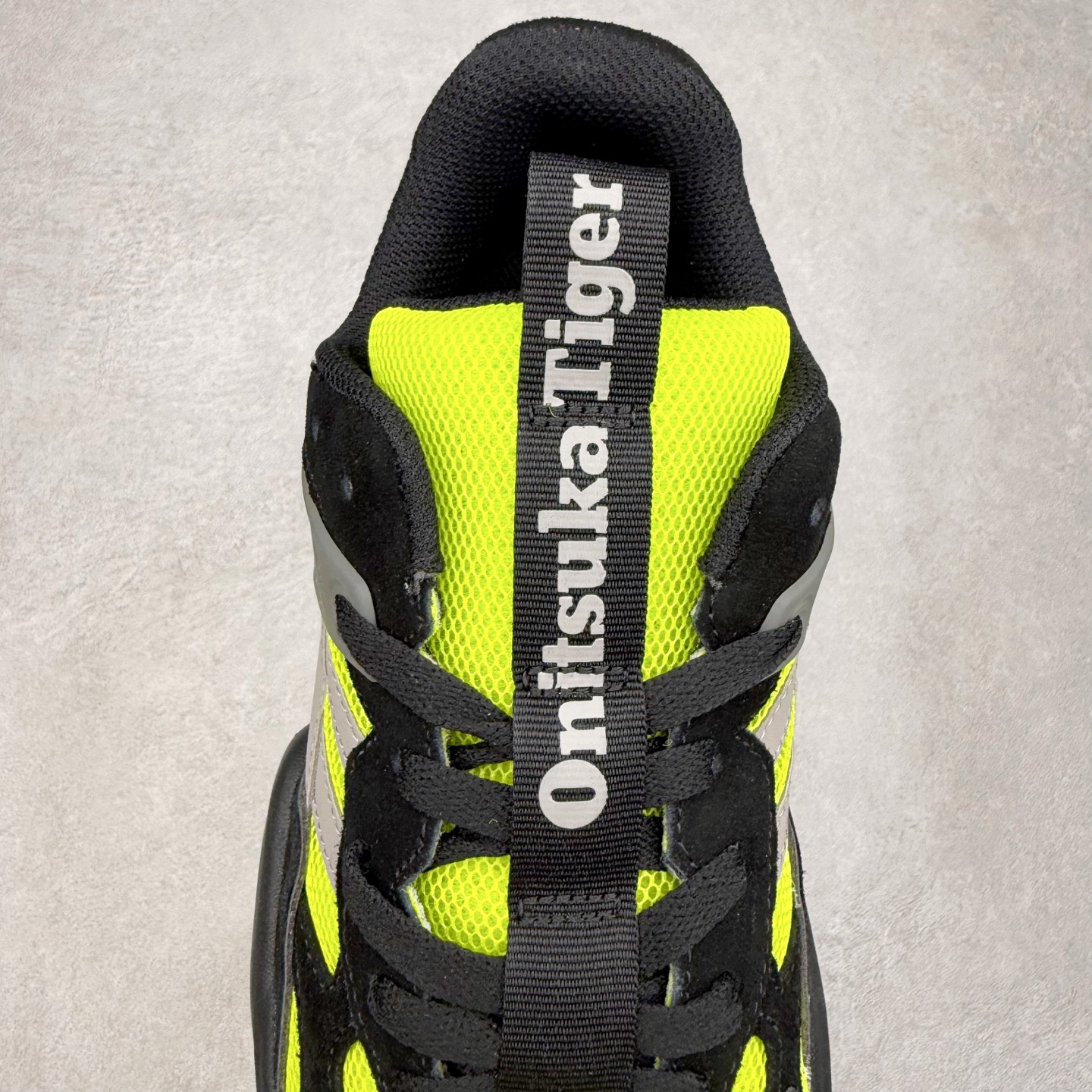 图片[5]-Onitsuka Tiger SP-1 鬼塚虎织物牛剖层革合成革厚底百搭减震耐磨低帮生活休闲鞋 鬼塚虎从运动中汲取灵感，并致力于打造融合舒适感受与创新设计的时尚品牌。品牌的设计风格既体现了对传统的致敬，同时也表达了对精致风格和现代创意的推崇。我们提供独具个性的全系列产品，打造从头到脚的整体穿搭。每件产品皆以精湛工艺匠心打造，细节考究，品质出众。尺码：36 37 37.5 38 39 39.5 40.5 41.5 42 42.5 43.5 44 45-选品中心