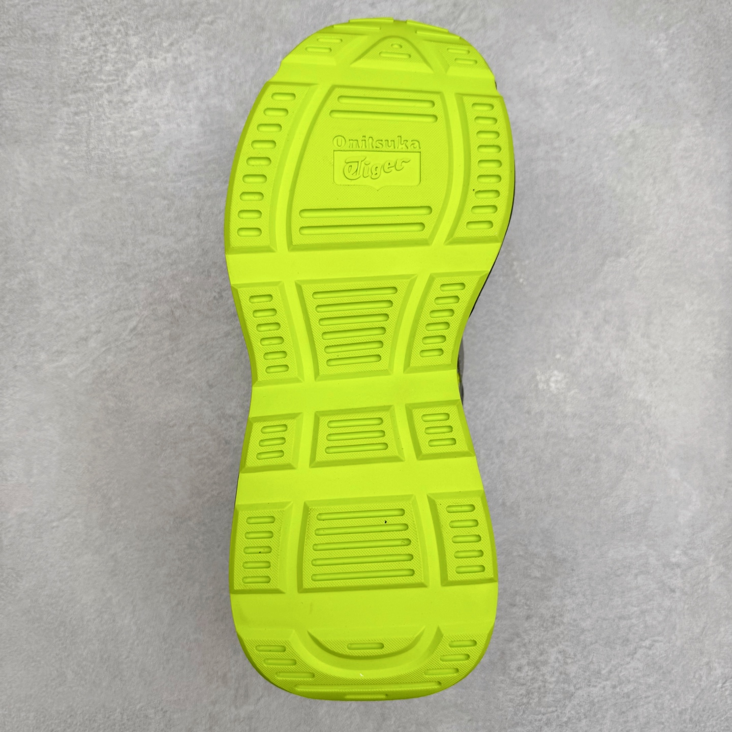 图片[9]-Onitsuka Tiger SP-1 鬼塚虎织物牛剖层革合成革厚底百搭减震耐磨低帮生活休闲鞋 鬼塚虎从运动中汲取灵感，并致力于打造融合舒适感受与创新设计的时尚品牌。品牌的设计风格既体现了对传统的致敬，同时也表达了对精致风格和现代创意的推崇。我们提供独具个性的全系列产品，打造从头到脚的整体穿搭。每件产品皆以精湛工艺匠心打造，细节考究，品质出众。尺码：36 37 37.5 38 39 39.5 40.5 41.5 42 42.5 43.5 44 45-选品中心