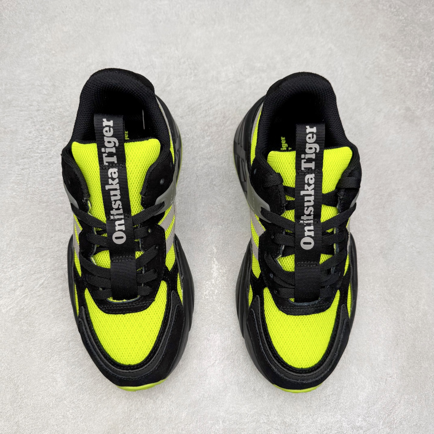 图片[2]-Onitsuka Tiger SP-1 鬼塚虎织物牛剖层革合成革厚底百搭减震耐磨低帮生活休闲鞋 鬼塚虎从运动中汲取灵感，并致力于打造融合舒适感受与创新设计的时尚品牌。品牌的设计风格既体现了对传统的致敬，同时也表达了对精致风格和现代创意的推崇。我们提供独具个性的全系列产品，打造从头到脚的整体穿搭。每件产品皆以精湛工艺匠心打造，细节考究，品质出众。尺码：36 37 37.5 38 39 39.5 40.5 41.5 42 42.5 43.5 44 45-选品中心