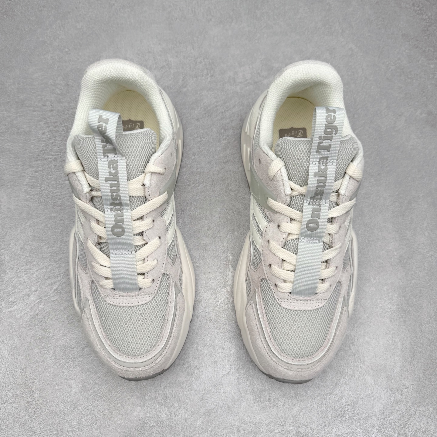 图片[2]-Onitsuka Tiger SP-1 鬼塚虎织物牛剖层革合成革厚底百搭减震耐磨低帮生活休闲鞋 鬼塚虎从运动中汲取灵感，并致力于打造融合舒适感受与创新设计的时尚品牌。品牌的设计风格既体现了对传统的致敬，同时也表达了对精致风格和现代创意的推崇。我们提供独具个性的全系列产品，打造从头到脚的整体穿搭。每件产品皆以精湛工艺匠心打造，细节考究，品质出众。尺码：36 37 37.5 38 39 39.5 40.5 41.5 42 42.5 43.5 44 45-选品中心