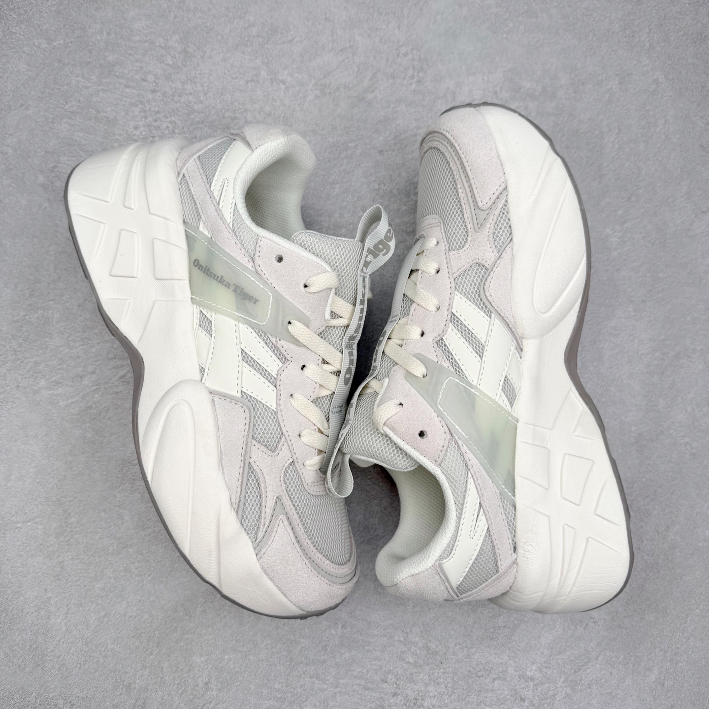 图片[3]-Onitsuka Tiger SP-1 鬼塚虎织物牛剖层革合成革厚底百搭减震耐磨低帮生活休闲鞋 鬼塚虎从运动中汲取灵感，并致力于打造融合舒适感受与创新设计的时尚品牌。品牌的设计风格既体现了对传统的致敬，同时也表达了对精致风格和现代创意的推崇。我们提供独具个性的全系列产品，打造从头到脚的整体穿搭。每件产品皆以精湛工艺匠心打造，细节考究，品质出众。尺码：36 37 37.5 38 39 39.5 40.5 41.5 42 42.5 43.5 44 45-选品中心