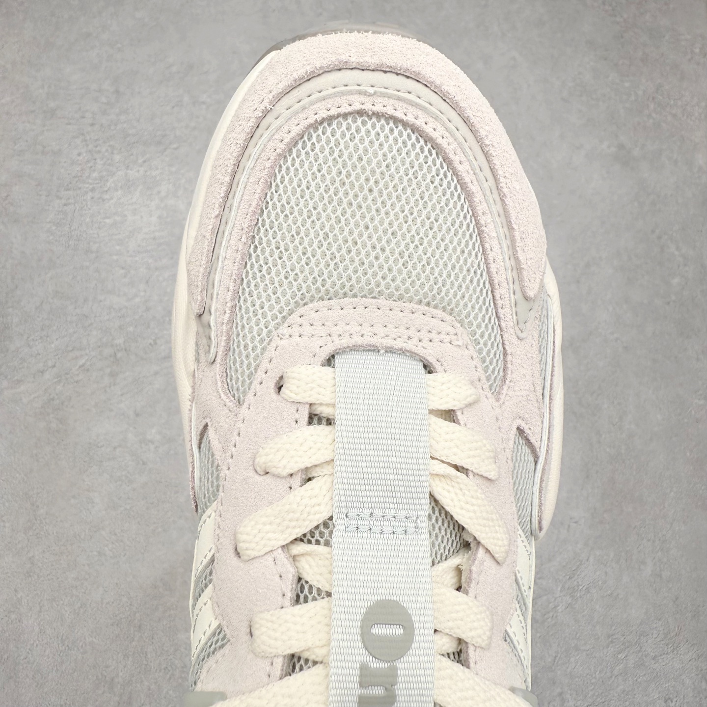 图片[4]-Onitsuka Tiger SP-1 鬼塚虎织物牛剖层革合成革厚底百搭减震耐磨低帮生活休闲鞋 鬼塚虎从运动中汲取灵感，并致力于打造融合舒适感受与创新设计的时尚品牌。品牌的设计风格既体现了对传统的致敬，同时也表达了对精致风格和现代创意的推崇。我们提供独具个性的全系列产品，打造从头到脚的整体穿搭。每件产品皆以精湛工艺匠心打造，细节考究，品质出众。尺码：36 37 37.5 38 39 39.5 40.5 41.5 42 42.5 43.5 44 45-选品中心