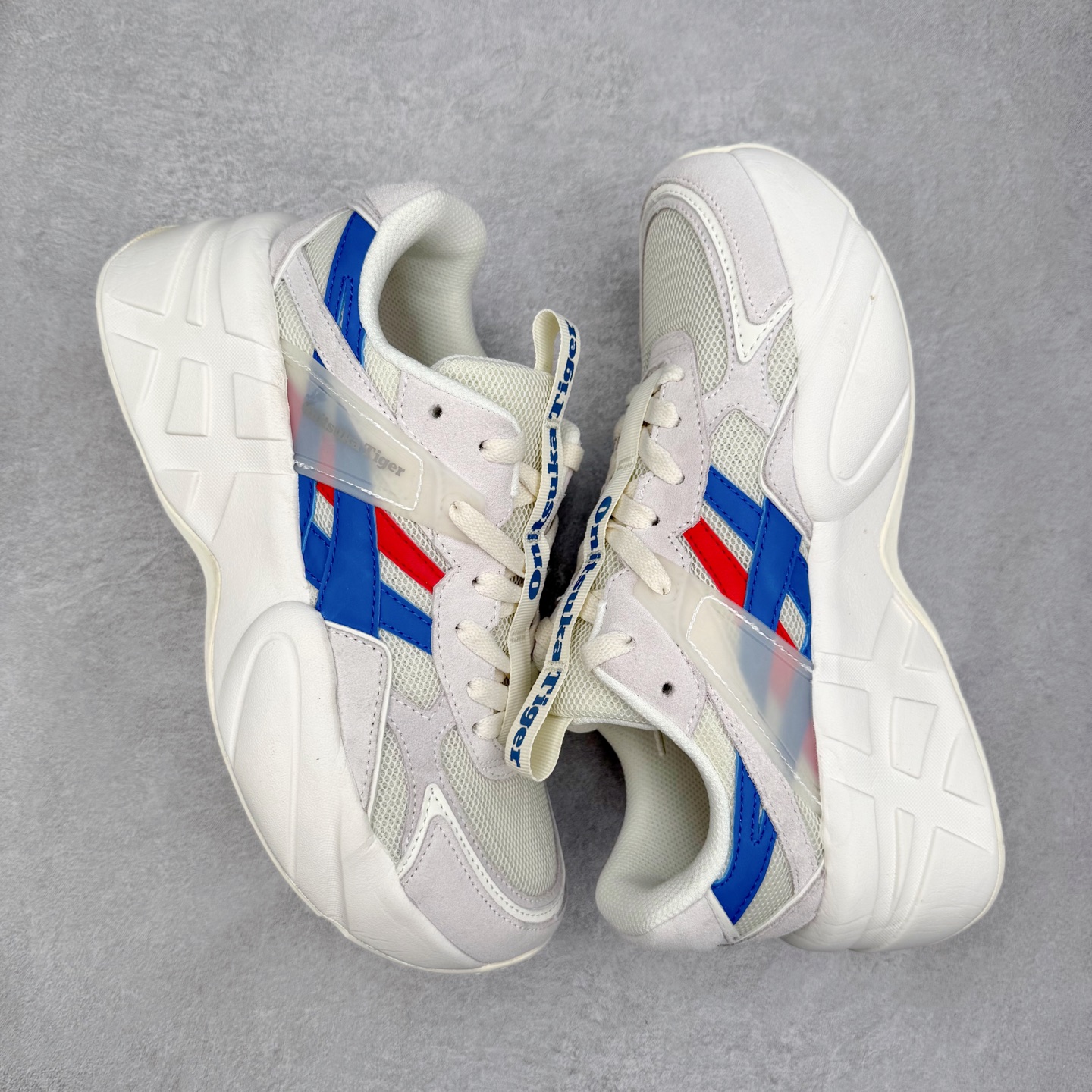 图片[3]-Onitsuka Tiger SP-1 鬼塚虎织物牛剖层革合成革厚底百搭减震耐磨低帮生活休闲鞋 鬼塚虎从运动中汲取灵感，并致力于打造融合舒适感受与创新设计的时尚品牌。品牌的设计风格既体现了对传统的致敬，同时也表达了对精致风格和现代创意的推崇。我们提供独具个性的全系列产品，打造从头到脚的整体穿搭。每件产品皆以精湛工艺匠心打造，细节考究，品质出众。尺码：36 37 37.5 38 39 39.5 40.5 41.5 42 42.5 43.5 44 45-选品中心