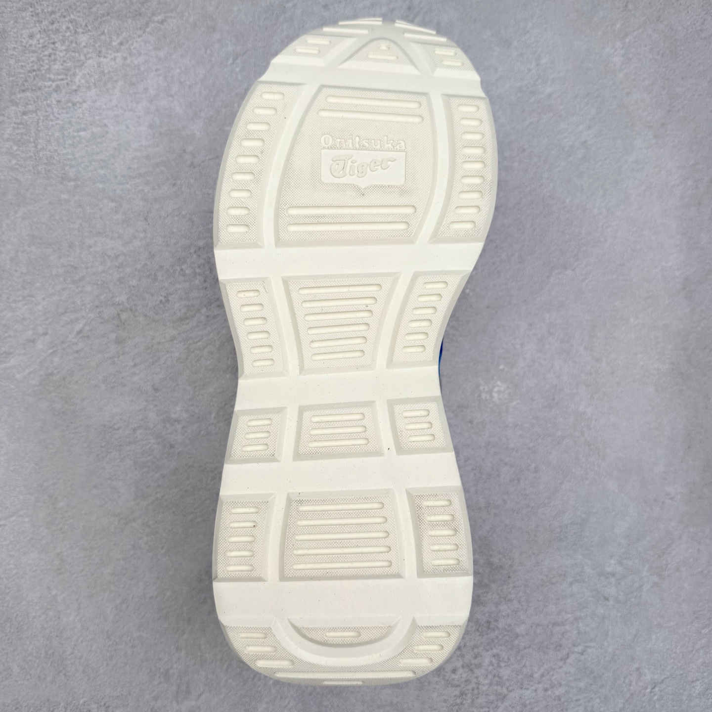 图片[9]-Onitsuka Tiger SP-1 鬼塚虎织物牛剖层革合成革厚底百搭减震耐磨低帮生活休闲鞋 鬼塚虎从运动中汲取灵感，并致力于打造融合舒适感受与创新设计的时尚品牌。品牌的设计风格既体现了对传统的致敬，同时也表达了对精致风格和现代创意的推崇。我们提供独具个性的全系列产品，打造从头到脚的整体穿搭。每件产品皆以精湛工艺匠心打造，细节考究，品质出众。尺码：36 37 37.5 38 39 39.5 40.5 41.5 42 42.5 43.5 44 45-选品中心