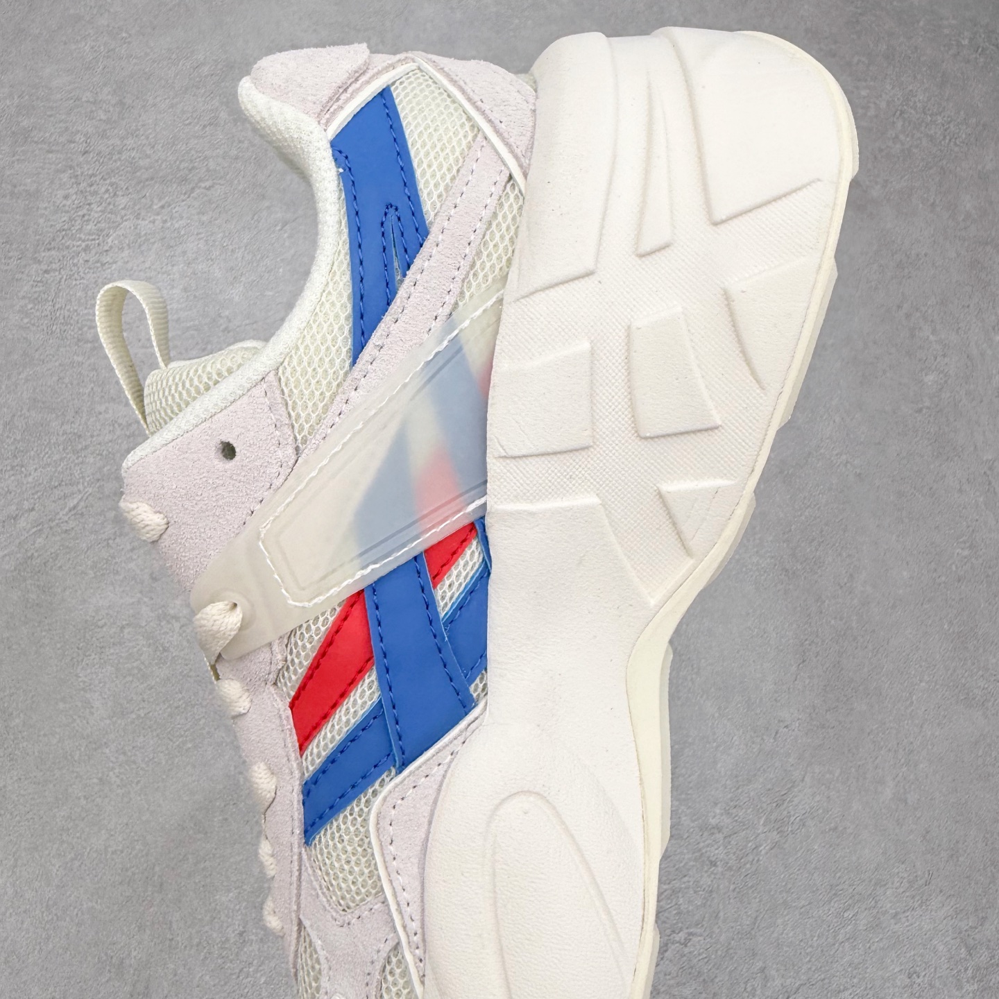 图片[7]-Onitsuka Tiger SP-1 鬼塚虎织物牛剖层革合成革厚底百搭减震耐磨低帮生活休闲鞋 鬼塚虎从运动中汲取灵感，并致力于打造融合舒适感受与创新设计的时尚品牌。品牌的设计风格既体现了对传统的致敬，同时也表达了对精致风格和现代创意的推崇。我们提供独具个性的全系列产品，打造从头到脚的整体穿搭。每件产品皆以精湛工艺匠心打造，细节考究，品质出众。尺码：36 37 37.5 38 39 39.5 40.5 41.5 42 42.5 43.5 44 45-选品中心