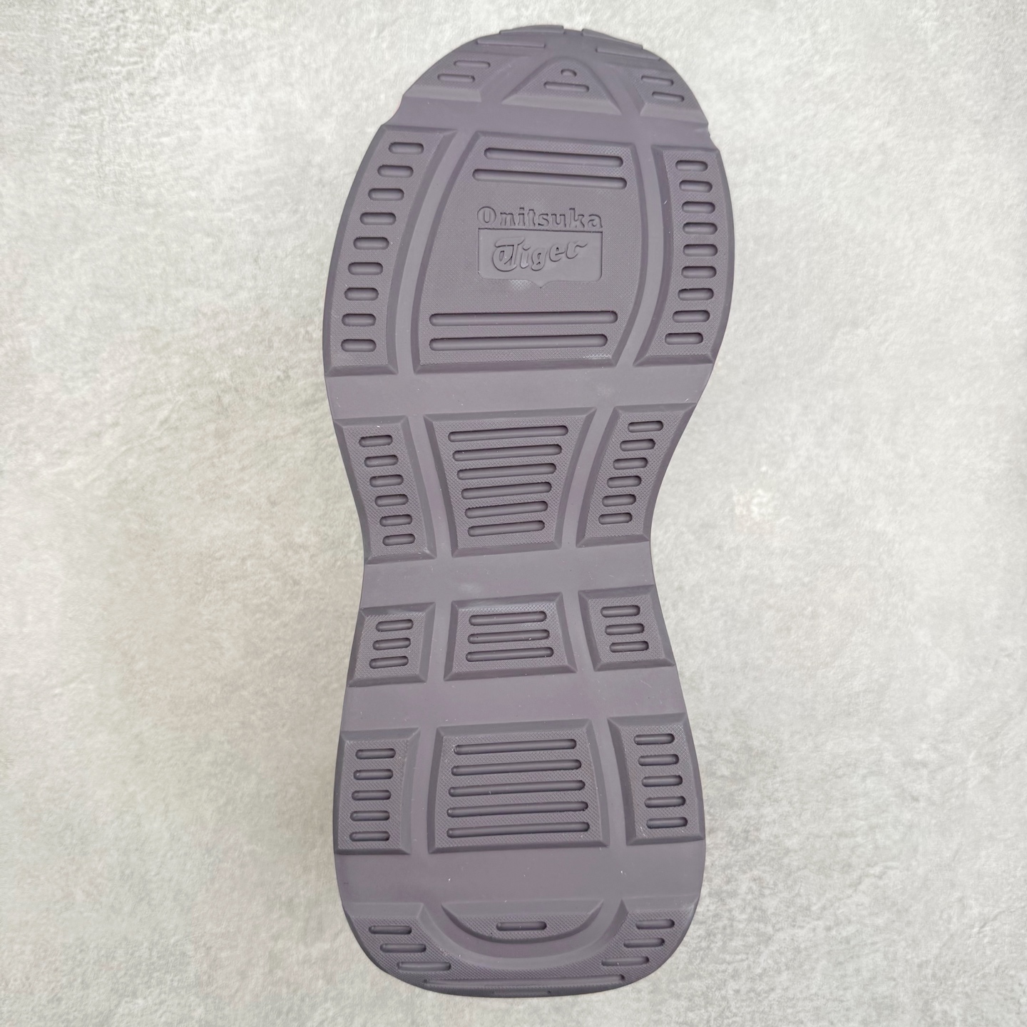 图片[9]-Onitsuka Tiger SP-1 鬼塚虎织物牛剖层革合成革厚底百搭减震耐磨低帮生活休闲鞋 鬼塚虎从运动中汲取灵感，并致力于打造融合舒适感受与创新设计的时尚品牌。品牌的设计风格既体现了对传统的致敬，同时也表达了对精致风格和现代创意的推崇。我们提供独具个性的全系列产品，打造从头到脚的整体穿搭。每件产品皆以精湛工艺匠心打造，细节考究，品质出众。尺码：36 37 37.5 38 39 39.5 40.5 41.5 42 42.5 43.5 44 45-选品中心