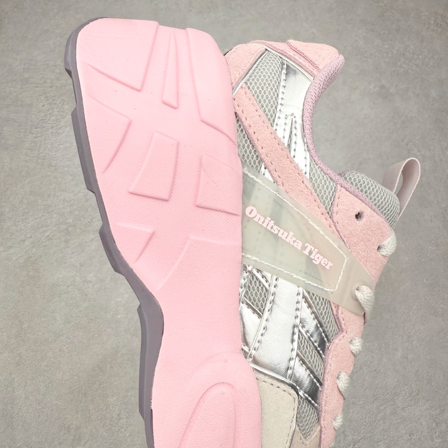 图片[6]-Onitsuka Tiger SP-1 鬼塚虎织物牛剖层革合成革厚底百搭减震耐磨低帮生活休闲鞋 鬼塚虎从运动中汲取灵感，并致力于打造融合舒适感受与创新设计的时尚品牌。品牌的设计风格既体现了对传统的致敬，同时也表达了对精致风格和现代创意的推崇。我们提供独具个性的全系列产品，打造从头到脚的整体穿搭。每件产品皆以精湛工艺匠心打造，细节考究，品质出众。尺码：36 37 37.5 38 39 39.5 40.5 41.5 42 42.5 43.5 44 45-选品中心