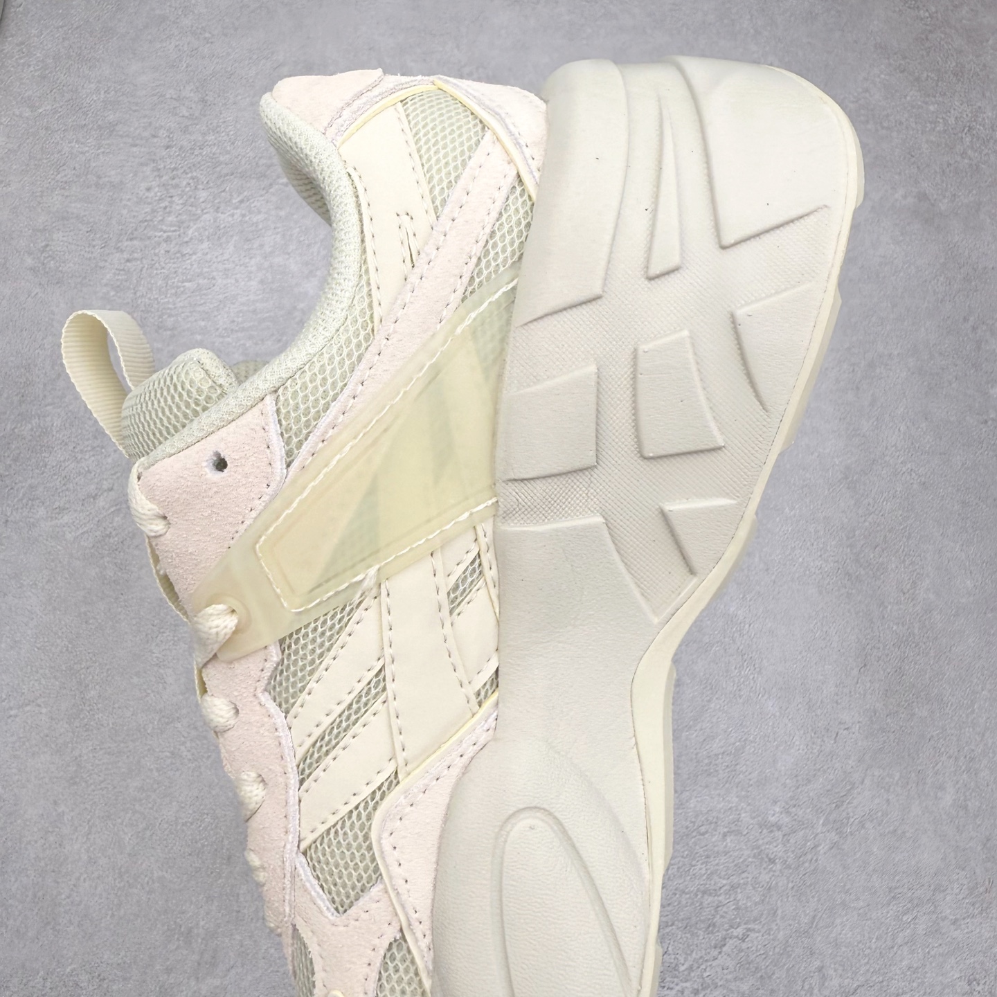 图片[7]-Onitsuka Tiger SP-1 鬼塚虎织物牛剖层革合成革厚底百搭减震耐磨低帮生活休闲鞋 鬼塚虎从运动中汲取灵感，并致力于打造融合舒适感受与创新设计的时尚品牌。品牌的设计风格既体现了对传统的致敬，同时也表达了对精致风格和现代创意的推崇。我们提供独具个性的全系列产品，打造从头到脚的整体穿搭。每件产品皆以精湛工艺匠心打造，细节考究，品质出众。尺码：36 37 37.5 38 39 39.5 40.5 41.5 42 42.5 43.5 44 45-选品中心