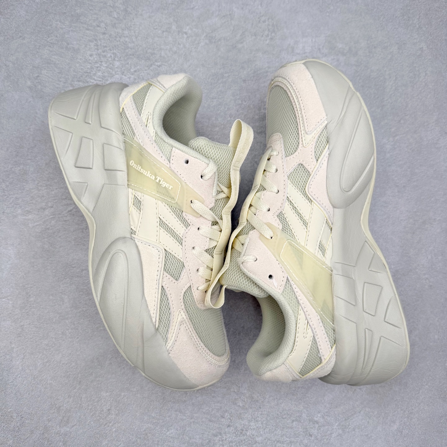 图片[3]-Onitsuka Tiger SP-1 鬼塚虎织物牛剖层革合成革厚底百搭减震耐磨低帮生活休闲鞋 鬼塚虎从运动中汲取灵感，并致力于打造融合舒适感受与创新设计的时尚品牌。品牌的设计风格既体现了对传统的致敬，同时也表达了对精致风格和现代创意的推崇。我们提供独具个性的全系列产品，打造从头到脚的整体穿搭。每件产品皆以精湛工艺匠心打造，细节考究，品质出众。尺码：36 37 37.5 38 39 39.5 40.5 41.5 42 42.5 43.5 44 45-选品中心