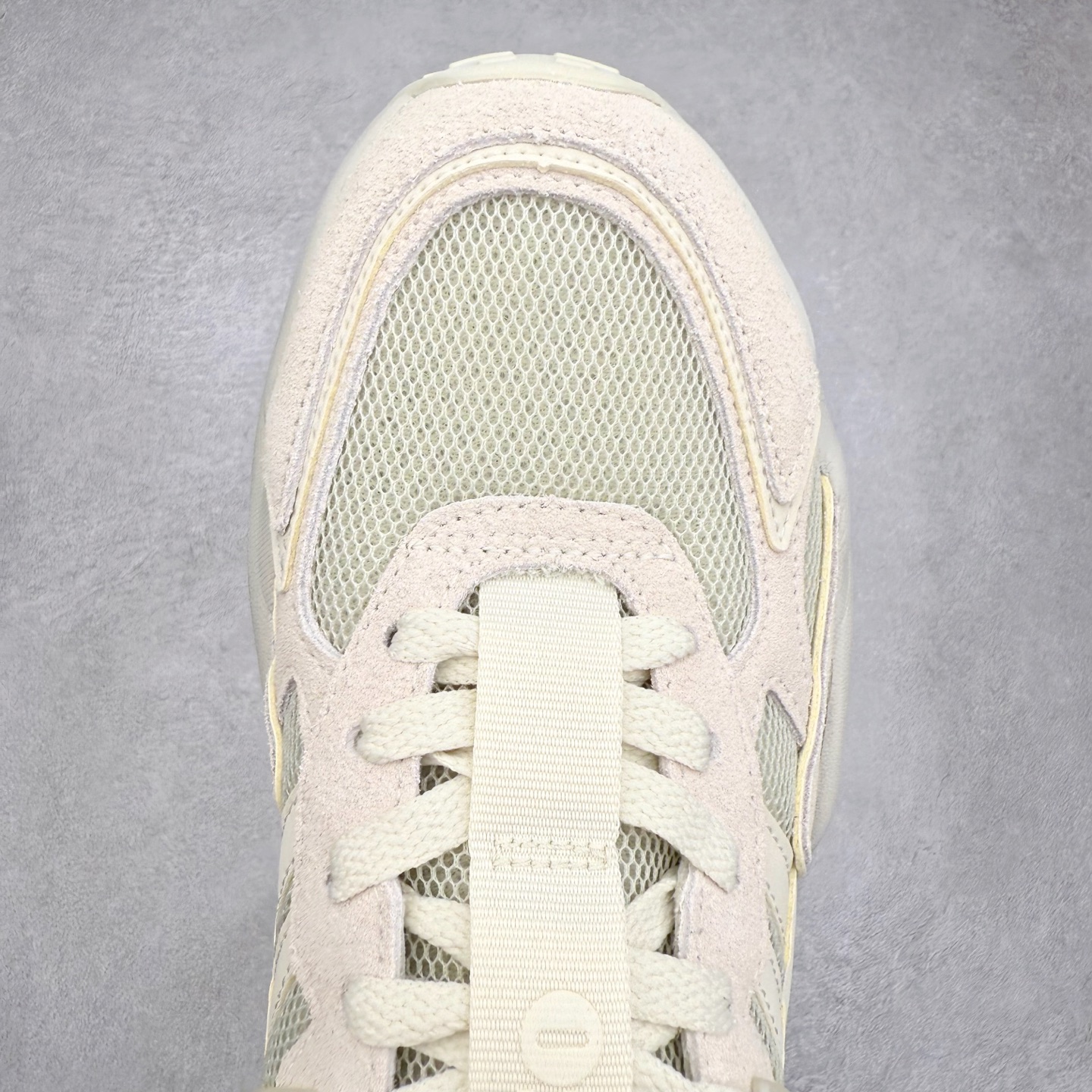 图片[4]-Onitsuka Tiger SP-1 鬼塚虎织物牛剖层革合成革厚底百搭减震耐磨低帮生活休闲鞋 鬼塚虎从运动中汲取灵感，并致力于打造融合舒适感受与创新设计的时尚品牌。品牌的设计风格既体现了对传统的致敬，同时也表达了对精致风格和现代创意的推崇。我们提供独具个性的全系列产品，打造从头到脚的整体穿搭。每件产品皆以精湛工艺匠心打造，细节考究，品质出众。尺码：36 37 37.5 38 39 39.5 40.5 41.5 42 42.5 43.5 44 45-选品中心