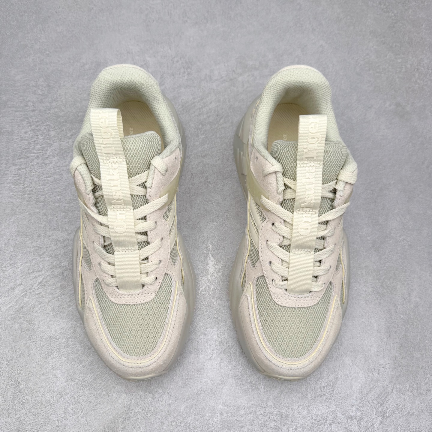 图片[2]-Onitsuka Tiger SP-1 鬼塚虎织物牛剖层革合成革厚底百搭减震耐磨低帮生活休闲鞋 鬼塚虎从运动中汲取灵感，并致力于打造融合舒适感受与创新设计的时尚品牌。品牌的设计风格既体现了对传统的致敬，同时也表达了对精致风格和现代创意的推崇。我们提供独具个性的全系列产品，打造从头到脚的整体穿搭。每件产品皆以精湛工艺匠心打造，细节考究，品质出众。尺码：36 37 37.5 38 39 39.5 40.5 41.5 42 42.5 43.5 44 45-选品中心