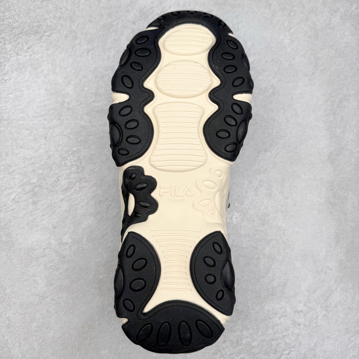 图片[9]-FILA斐乐 FLUID 6 猫爪织物合成革百搭潮流时尚个性运动复古经典减震耐磨低帮老爹鞋 FUSION 系列传承了 FILA 的百年基因，融入年轻运动及潮流文化，成为引领变革、创新突破的一代。以“1+N” 的跨界合作模式重现经典的同时创造经典。带来最出其不意的跨界合作惊喜。同时，FILAFUSION把FILA 的 DNA 融入到定制体验里，你可以随心制造厲于你的产品。FILA FUSION 的鞋家族涵盖了老爹鞋、跑步鞋、网球鞋、季节款。风格复古新潮，满足了时尚人士出行及各类运动的搭配需求，成为当下年轻人筷拥的鞋类品牌之一。FILA FUSION 走进年轻人的世界，通过年轻人运动，街舞，滑板，篮球，展现 FILA FUSION 的潮流态度和年轻文化。FILA FUSION 认为末来属于引领变革、创新突破的年轻一代，让我们一起构成 FILA 未来的蓝图吧！尺码：35.5 36 36.5 37.5 38 38.5 39 40 40.5 41 42 42.5 43 44 44.5 45-选品中心