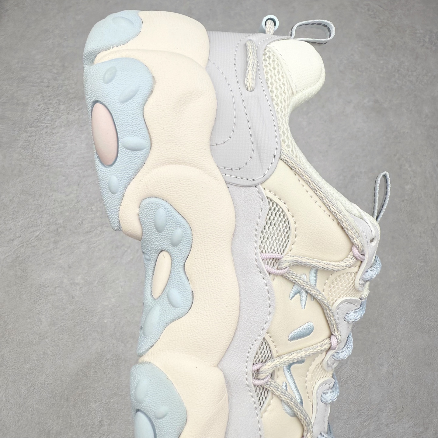 图片[6]-FILA斐乐 FLUID 6 猫爪织物合成革百搭潮流时尚个性运动复古经典减震耐磨低帮老爹鞋 FUSION 系列传承了 FILA 的百年基因，融入年轻运动及潮流文化，成为引领变革、创新突破的一代。以“1+N” 的跨界合作模式重现经典的同时创造经典。带来最出其不意的跨界合作惊喜。同时，FILAFUSION把FILA 的 DNA 融入到定制体验里，你可以随心制造厲于你的产品。FILA FUSION 的鞋家族涵盖了老爹鞋、跑步鞋、网球鞋、季节款。风格复古新潮，满足了时尚人士出行及各类运动的搭配需求，成为当下年轻人筷拥的鞋类品牌之一。FILA FUSION 走进年轻人的世界，通过年轻人运动，街舞，滑板，篮球，展现 FILA FUSION 的潮流态度和年轻文化。FILA FUSION 认为末来属于引领变革、创新突破的年轻一代，让我们一起构成 FILA 未来的蓝图吧！尺码：35.5 36 36.5 37.5 38 38.5 39 40 40.5 41 42 42.5 43 44 44.5 45-选品中心