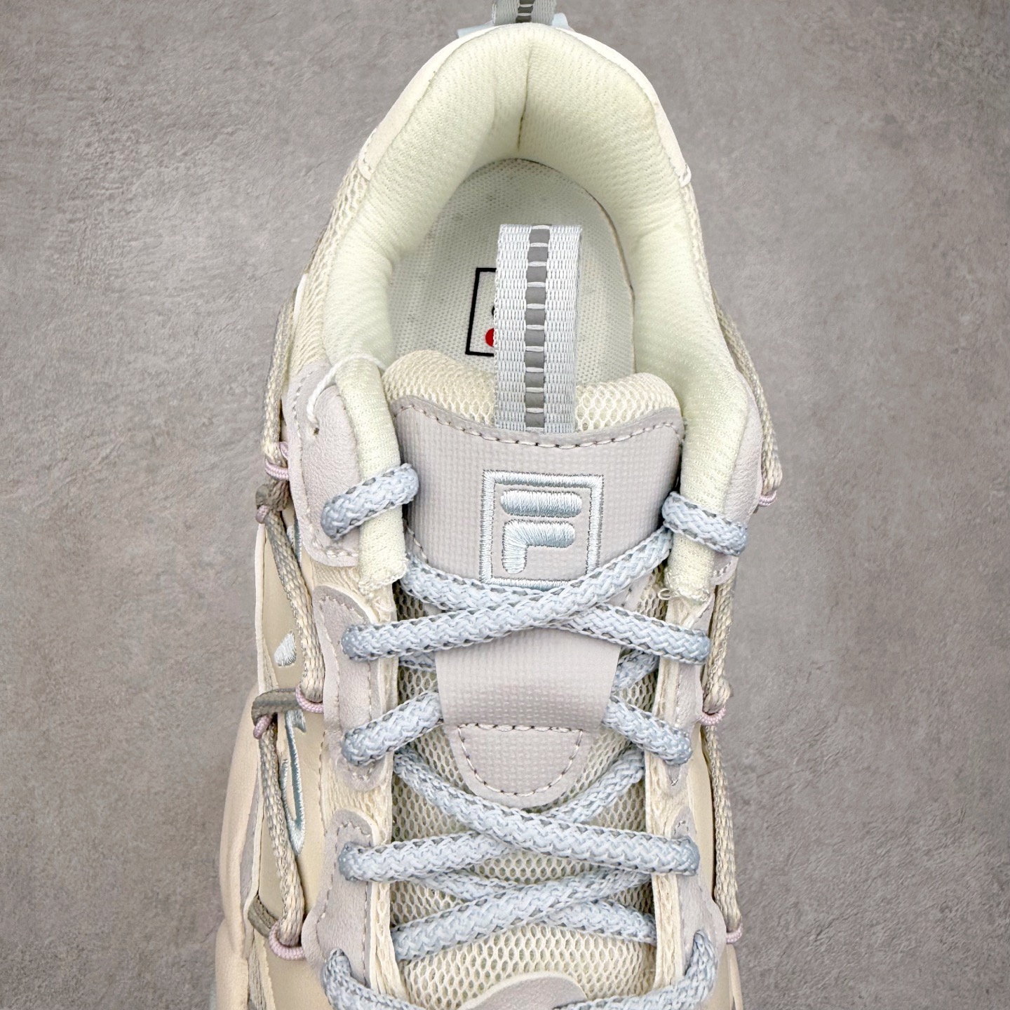 图片[5]-FILA斐乐 FLUID 6 猫爪织物合成革百搭潮流时尚个性运动复古经典减震耐磨低帮老爹鞋 FUSION 系列传承了 FILA 的百年基因，融入年轻运动及潮流文化，成为引领变革、创新突破的一代。以“1+N” 的跨界合作模式重现经典的同时创造经典。带来最出其不意的跨界合作惊喜。同时，FILAFUSION把FILA 的 DNA 融入到定制体验里，你可以随心制造厲于你的产品。FILA FUSION 的鞋家族涵盖了老爹鞋、跑步鞋、网球鞋、季节款。风格复古新潮，满足了时尚人士出行及各类运动的搭配需求，成为当下年轻人筷拥的鞋类品牌之一。FILA FUSION 走进年轻人的世界，通过年轻人运动，街舞，滑板，篮球，展现 FILA FUSION 的潮流态度和年轻文化。FILA FUSION 认为末来属于引领变革、创新突破的年轻一代，让我们一起构成 FILA 未来的蓝图吧！尺码：35.5 36 36.5 37.5 38 38.5 39 40 40.5 41 42 42.5 43 44 44.5 45-选品中心