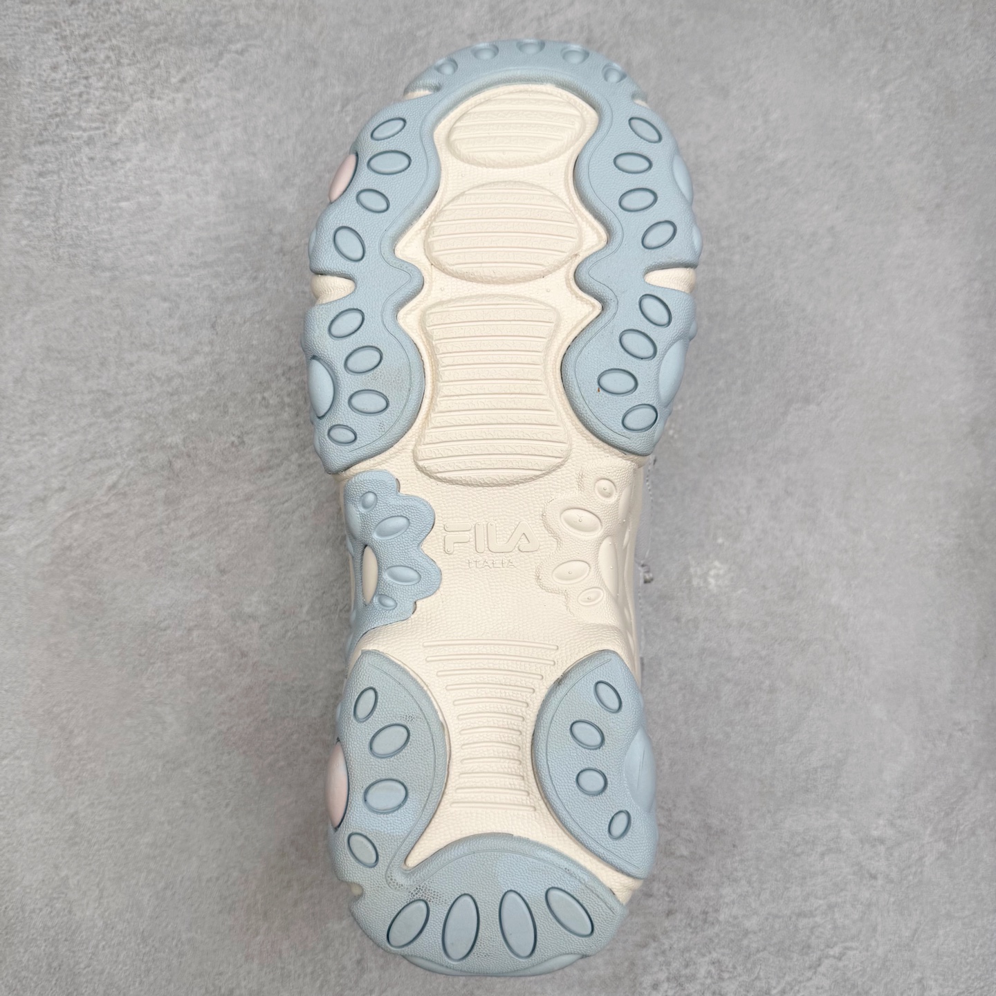 图片[9]-FILA斐乐 FLUID 6 猫爪织物合成革百搭潮流时尚个性运动复古经典减震耐磨低帮老爹鞋 FUSION 系列传承了 FILA 的百年基因，融入年轻运动及潮流文化，成为引领变革、创新突破的一代。以“1+N” 的跨界合作模式重现经典的同时创造经典。带来最出其不意的跨界合作惊喜。同时，FILAFUSION把FILA 的 DNA 融入到定制体验里，你可以随心制造厲于你的产品。FILA FUSION 的鞋家族涵盖了老爹鞋、跑步鞋、网球鞋、季节款。风格复古新潮，满足了时尚人士出行及各类运动的搭配需求，成为当下年轻人筷拥的鞋类品牌之一。FILA FUSION 走进年轻人的世界，通过年轻人运动，街舞，滑板，篮球，展现 FILA FUSION 的潮流态度和年轻文化。FILA FUSION 认为末来属于引领变革、创新突破的年轻一代，让我们一起构成 FILA 未来的蓝图吧！尺码：35.5 36 36.5 37.5 38 38.5 39 40 40.5 41 42 42.5 43 44 44.5 45-选品中心