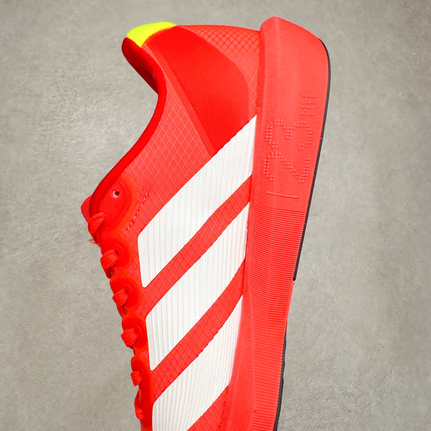 图片[7]-AD Adizero BK 夏季透气网眼竞速跑鞋 JS4434 融合Lightstrike和Lightstrike Pro技术 采用乙烯/乙酸乙烯酯(EVA)材质 打造舒适中底 含ENERGYROD能量碳柱 旨在为步伐添活力 尺码：36 36.5 37 38 38.5 39 40 40.5 41 42 42.5 43 44 44.5 45-选品中心