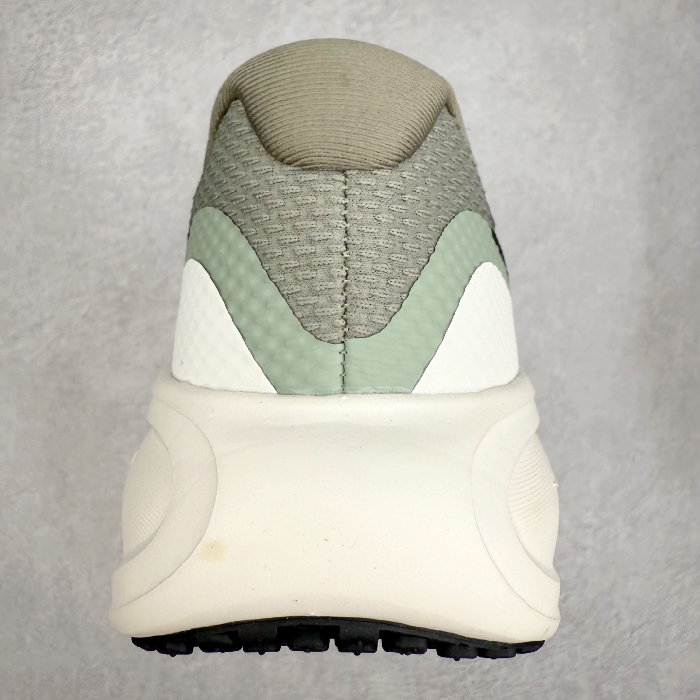 图片[8]-＃TG纯原 NK Revolution 8 UN网面缓震运动跑鞋 HJ9198-300 泰光Zp特供批次 市面唯一支持实战的跑鞋 原档案数据原厂网纱 正确高频花纹 前后掌内置Zoom Air气垫 原装MD大底 脚感完美还原 原盒原配 QC检验、钢印 俱全 原底科技 同步原版 脚感堪比Boost 实拍调校N版已经零色差零失真 百分百还原实物色彩所见即所得 不存在货不对板色差等低级问题 选购参考实物拍摄 不混卖不参货 只用心做好货严格选品 承诺混一赔十 尺码：36 36.5 37.5 38 38.5 39 40 40.5 41 42 42.5 43 44 44.5 45-选品中心