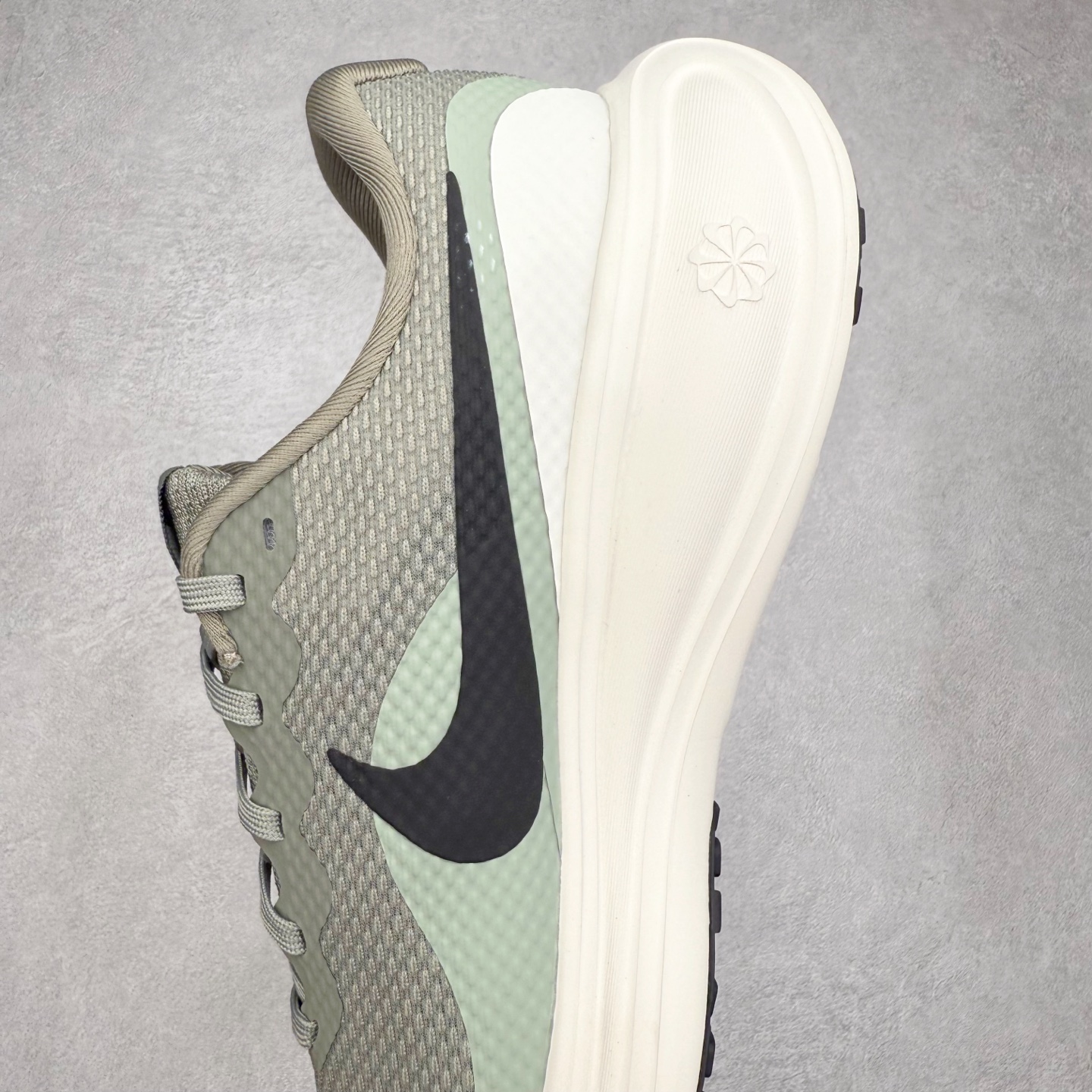 图片[7]-＃TG纯原 NK Revolution 8 UN网面缓震运动跑鞋 HJ9198-300 泰光Zp特供批次 市面唯一支持实战的跑鞋 原档案数据原厂网纱 正确高频花纹 前后掌内置Zoom Air气垫 原装MD大底 脚感完美还原 原盒原配 QC检验、钢印 俱全 原底科技 同步原版 脚感堪比Boost 实拍调校N版已经零色差零失真 百分百还原实物色彩所见即所得 不存在货不对板色差等低级问题 选购参考实物拍摄 不混卖不参货 只用心做好货严格选品 承诺混一赔十 尺码：36 36.5 37.5 38 38.5 39 40 40.5 41 42 42.5 43 44 44.5 45-选品中心