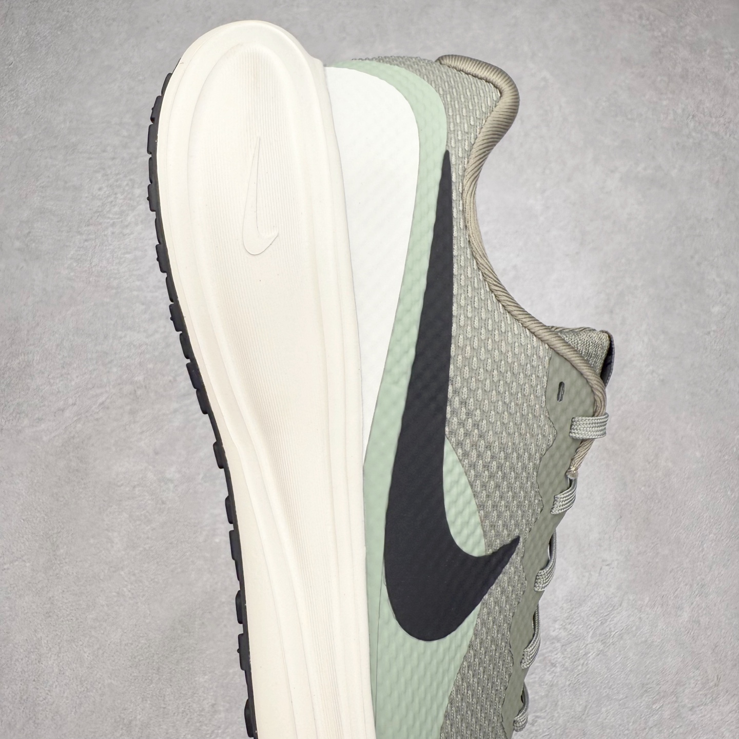 图片[6]-＃TG纯原 NK Revolution 8 UN网面缓震运动跑鞋 HJ9198-300 泰光Zp特供批次 市面唯一支持实战的跑鞋 原档案数据原厂网纱 正确高频花纹 前后掌内置Zoom Air气垫 原装MD大底 脚感完美还原 原盒原配 QC检验、钢印 俱全 原底科技 同步原版 脚感堪比Boost 实拍调校N版已经零色差零失真 百分百还原实物色彩所见即所得 不存在货不对板色差等低级问题 选购参考实物拍摄 不混卖不参货 只用心做好货严格选品 承诺混一赔十 尺码：36 36.5 37.5 38 38.5 39 40 40.5 41 42 42.5 43 44 44.5 45-选品中心