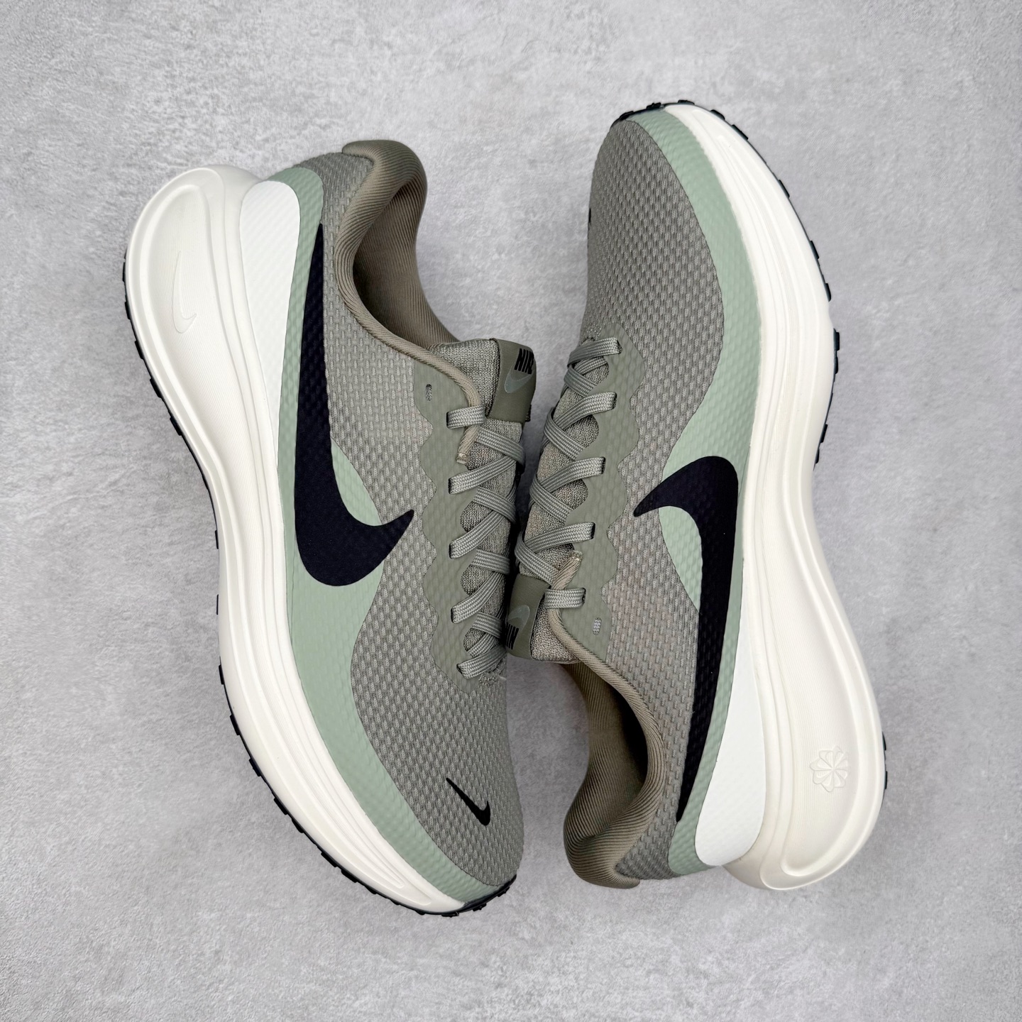 图片[3]-＃TG纯原 NK Revolution 8 UN网面缓震运动跑鞋 HJ9198-300 泰光Zp特供批次 市面唯一支持实战的跑鞋 原档案数据原厂网纱 正确高频花纹 前后掌内置Zoom Air气垫 原装MD大底 脚感完美还原 原盒原配 QC检验、钢印 俱全 原底科技 同步原版 脚感堪比Boost 实拍调校N版已经零色差零失真 百分百还原实物色彩所见即所得 不存在货不对板色差等低级问题 选购参考实物拍摄 不混卖不参货 只用心做好货严格选品 承诺混一赔十 尺码：36 36.5 37.5 38 38.5 39 40 40.5 41 42 42.5 43 44 44.5 45-选品中心