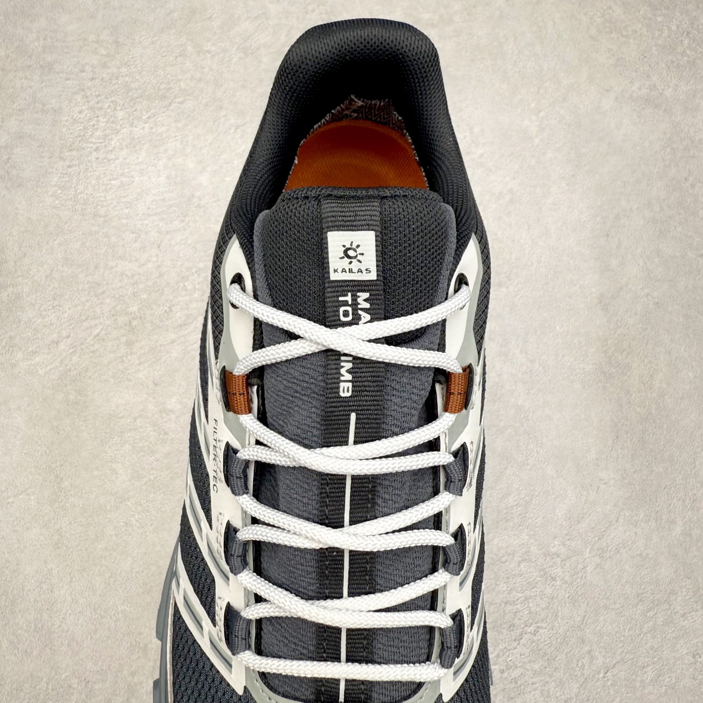 图片[5]-KAILAS 凯乐石远征5代 FLT 舒适简约经典登山 防滑耐磨防水低帮徒步鞋 KAILAS凯乐石品牌是全球三大全系攀登品牌之一，于2003年创立于中国广州，致力于为有攀登梦想的户外运动员及爱好者，研发制造功能性专业装备，满足他们在极限环境下安全舒适的需求，凯乐石专注于科技面料的开发及专业功能设计，产品线覆盖登山、攀岩、徒步、越野跑山、露营、旅行等多项户外运动，通过运动员的测试反馈，不断进化迭代，产品荣获国内外大奖71座，发明专利21个，更突破性的自主研发攀登器械，打造出中国的攀登硬实力。实拍调校N版已经零色差零失真 百分百还原实物色彩所见即所得 不存在货不对板色差等低级问题 选购参考实物拍摄 不混卖不参货 只用心做好货严格选品 承诺混一赔十 尺码：36 36.5 37.5 38 38.5 39 40 40.5 41 42 42.5 43 44 44.5 45-选品中心