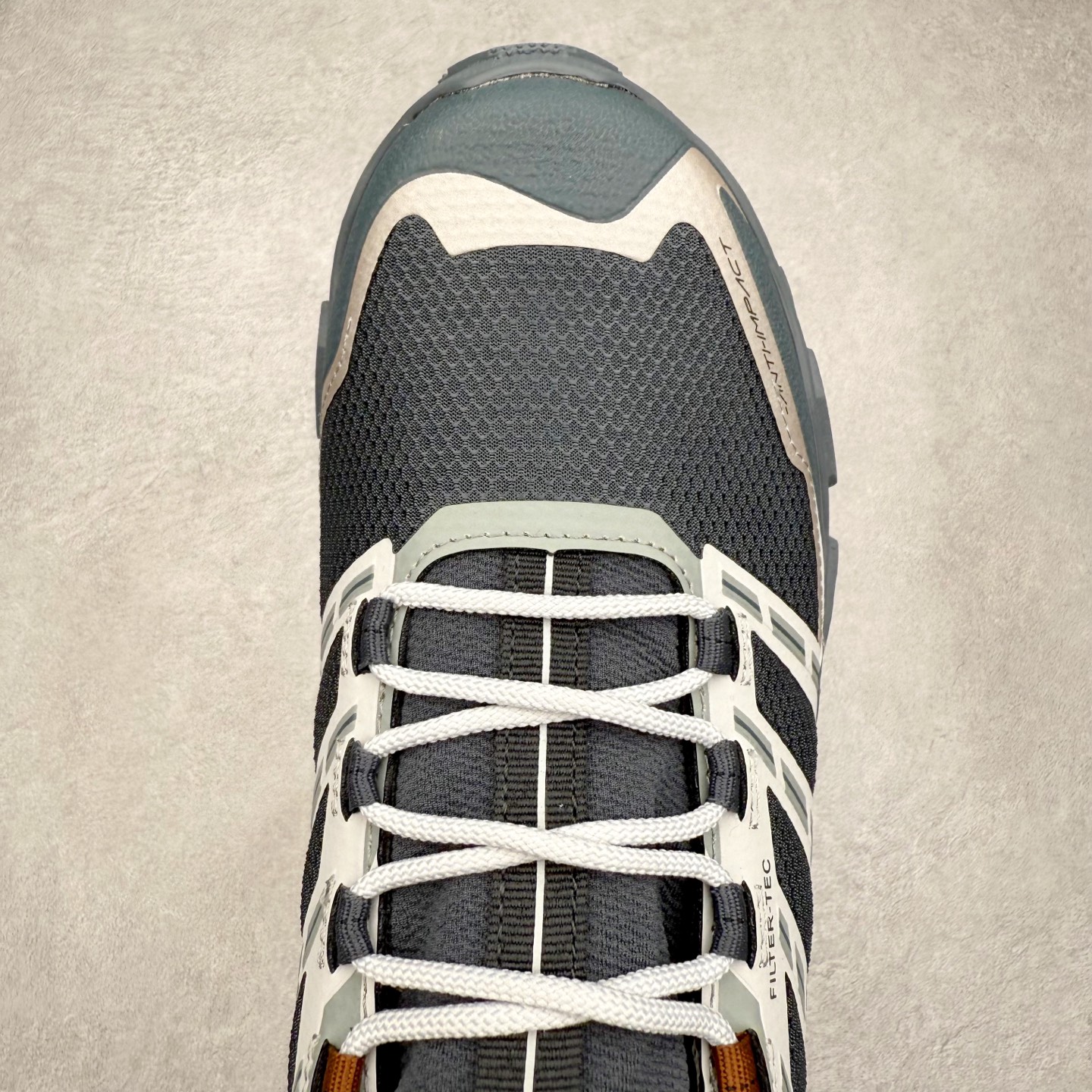 图片[4]-KAILAS 凯乐石远征5代 FLT 舒适简约经典登山 防滑耐磨防水低帮徒步鞋 KAILAS凯乐石品牌是全球三大全系攀登品牌之一，于2003年创立于中国广州，致力于为有攀登梦想的户外运动员及爱好者，研发制造功能性专业装备，满足他们在极限环境下安全舒适的需求，凯乐石专注于科技面料的开发及专业功能设计，产品线覆盖登山、攀岩、徒步、越野跑山、露营、旅行等多项户外运动，通过运动员的测试反馈，不断进化迭代，产品荣获国内外大奖71座，发明专利21个，更突破性的自主研发攀登器械，打造出中国的攀登硬实力。实拍调校N版已经零色差零失真 百分百还原实物色彩所见即所得 不存在货不对板色差等低级问题 选购参考实物拍摄 不混卖不参货 只用心做好货严格选品 承诺混一赔十 尺码：36 36.5 37.5 38 38.5 39 40 40.5 41 42 42.5 43 44 44.5 45-选品中心