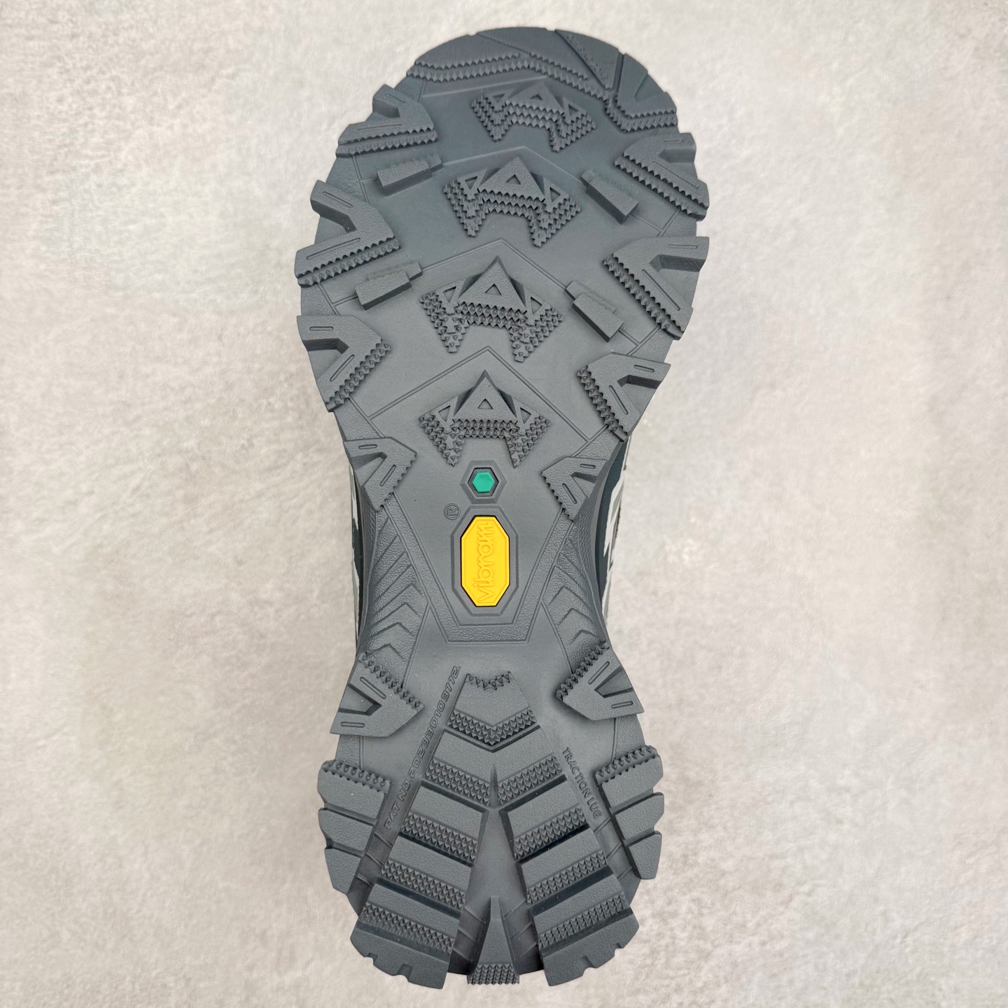 图片[9]-KAILAS 凯乐石远征5代 FLT 舒适简约经典登山 防滑耐磨防水低帮徒步鞋 KAILAS凯乐石品牌是全球三大全系攀登品牌之一，于2003年创立于中国广州，致力于为有攀登梦想的户外运动员及爱好者，研发制造功能性专业装备，满足他们在极限环境下安全舒适的需求，凯乐石专注于科技面料的开发及专业功能设计，产品线覆盖登山、攀岩、徒步、越野跑山、露营、旅行等多项户外运动，通过运动员的测试反馈，不断进化迭代，产品荣获国内外大奖71座，发明专利21个，更突破性的自主研发攀登器械，打造出中国的攀登硬实力。实拍调校N版已经零色差零失真 百分百还原实物色彩所见即所得 不存在货不对板色差等低级问题 选购参考实物拍摄 不混卖不参货 只用心做好货严格选品 承诺混一赔十 尺码：36 36.5 37.5 38 38.5 39 40 40.5 41 42 42.5 43 44 44.5 45-选品中心