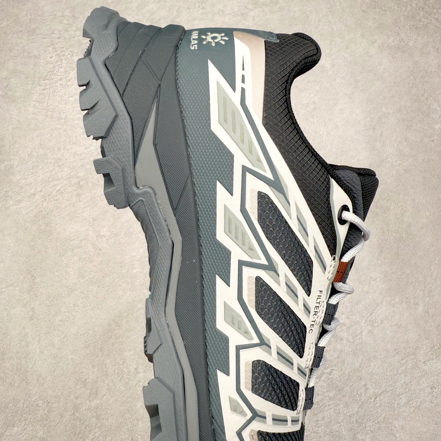 图片[6]-KAILAS 凯乐石远征5代 FLT 舒适简约经典登山 防滑耐磨防水低帮徒步鞋 KAILAS凯乐石品牌是全球三大全系攀登品牌之一，于2003年创立于中国广州，致力于为有攀登梦想的户外运动员及爱好者，研发制造功能性专业装备，满足他们在极限环境下安全舒适的需求，凯乐石专注于科技面料的开发及专业功能设计，产品线覆盖登山、攀岩、徒步、越野跑山、露营、旅行等多项户外运动，通过运动员的测试反馈，不断进化迭代，产品荣获国内外大奖71座，发明专利21个，更突破性的自主研发攀登器械，打造出中国的攀登硬实力。实拍调校N版已经零色差零失真 百分百还原实物色彩所见即所得 不存在货不对板色差等低级问题 选购参考实物拍摄 不混卖不参货 只用心做好货严格选品 承诺混一赔十 尺码：36 36.5 37.5 38 38.5 39 40 40.5 41 42 42.5 43 44 44.5 45-选品中心