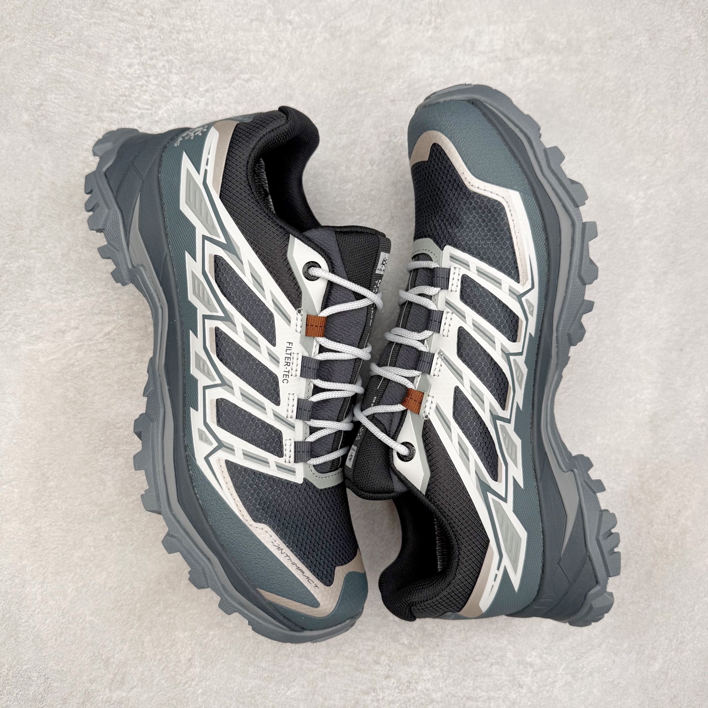 图片[3]-KAILAS 凯乐石远征5代 FLT 舒适简约经典登山 防滑耐磨防水低帮徒步鞋 KAILAS凯乐石品牌是全球三大全系攀登品牌之一，于2003年创立于中国广州，致力于为有攀登梦想的户外运动员及爱好者，研发制造功能性专业装备，满足他们在极限环境下安全舒适的需求，凯乐石专注于科技面料的开发及专业功能设计，产品线覆盖登山、攀岩、徒步、越野跑山、露营、旅行等多项户外运动，通过运动员的测试反馈，不断进化迭代，产品荣获国内外大奖71座，发明专利21个，更突破性的自主研发攀登器械，打造出中国的攀登硬实力。实拍调校N版已经零色差零失真 百分百还原实物色彩所见即所得 不存在货不对板色差等低级问题 选购参考实物拍摄 不混卖不参货 只用心做好货严格选品 承诺混一赔十 尺码：36 36.5 37.5 38 38.5 39 40 40.5 41 42 42.5 43 44 44.5 45-选品中心