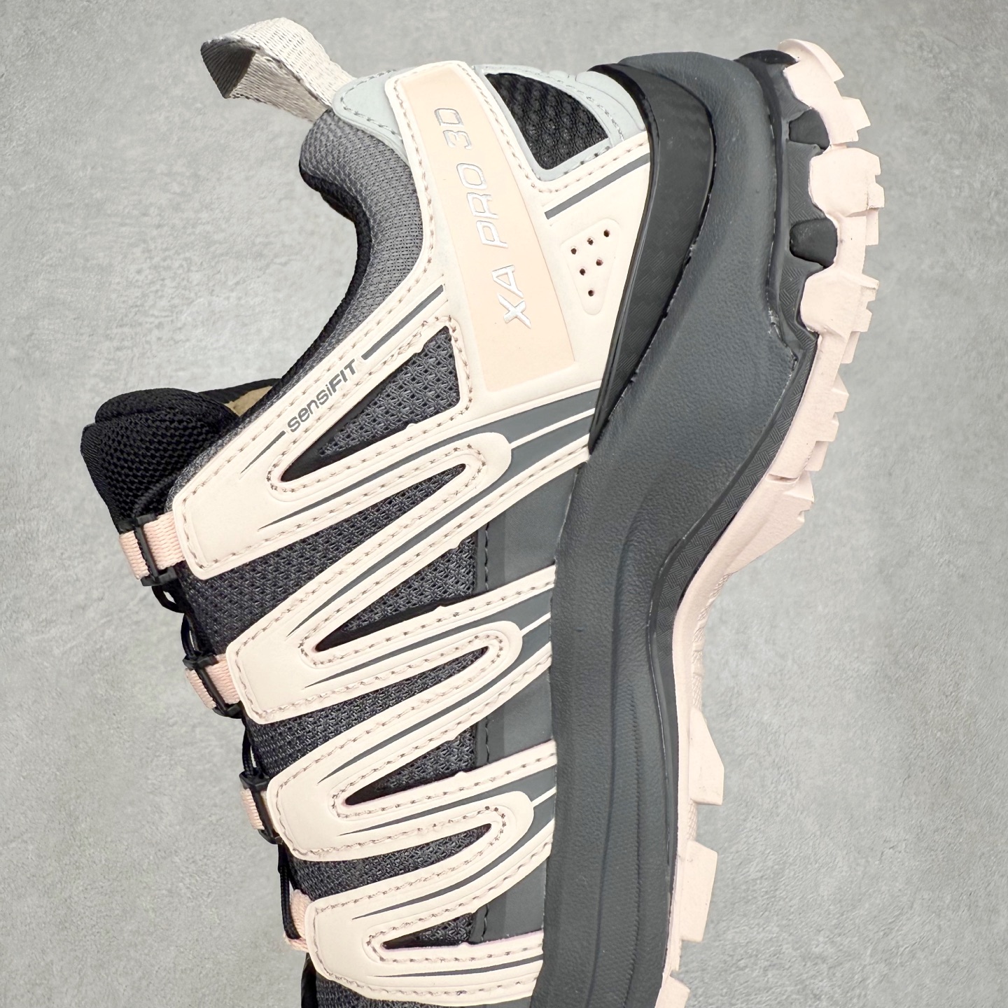 图片[7]-＃C版 SALOMON XA Pro 3D ADV 萨洛蒙潮流越野机能户外功能鞋 纯原外贸平台特供订单 耗时半年巨作 全套原纸板楦头开发 原厂特供网布配套加持 确保原汁原味 完美呈现版型 原档数据独家私模五层组合大底 原装Ortholite轻量化鞋垫 中底布带钢印编号 原厂TPU锁扣 进口港宝加持 后跟自然饱满 还原公司包裹性 鞋面采用SENSIFT贴合技术 全方位贴合包裹脚型 鞋跟部鞋底牵引设计 提供强大的抓地性能 更适应野外崎岖不平的道路 其3D ADVANCED CHASSIS底盘 材料轻量大化 钉齿设计更具稳定性 防护性 鞋底易磨损区运用CONTAGRIP高耐磨材料 应对城市硬质路面长距离跑考验 尺码：36 36.5 37.5 38 38.5 39 40 40.5 41 42 42.5 43 44 44.5 45-选品中心