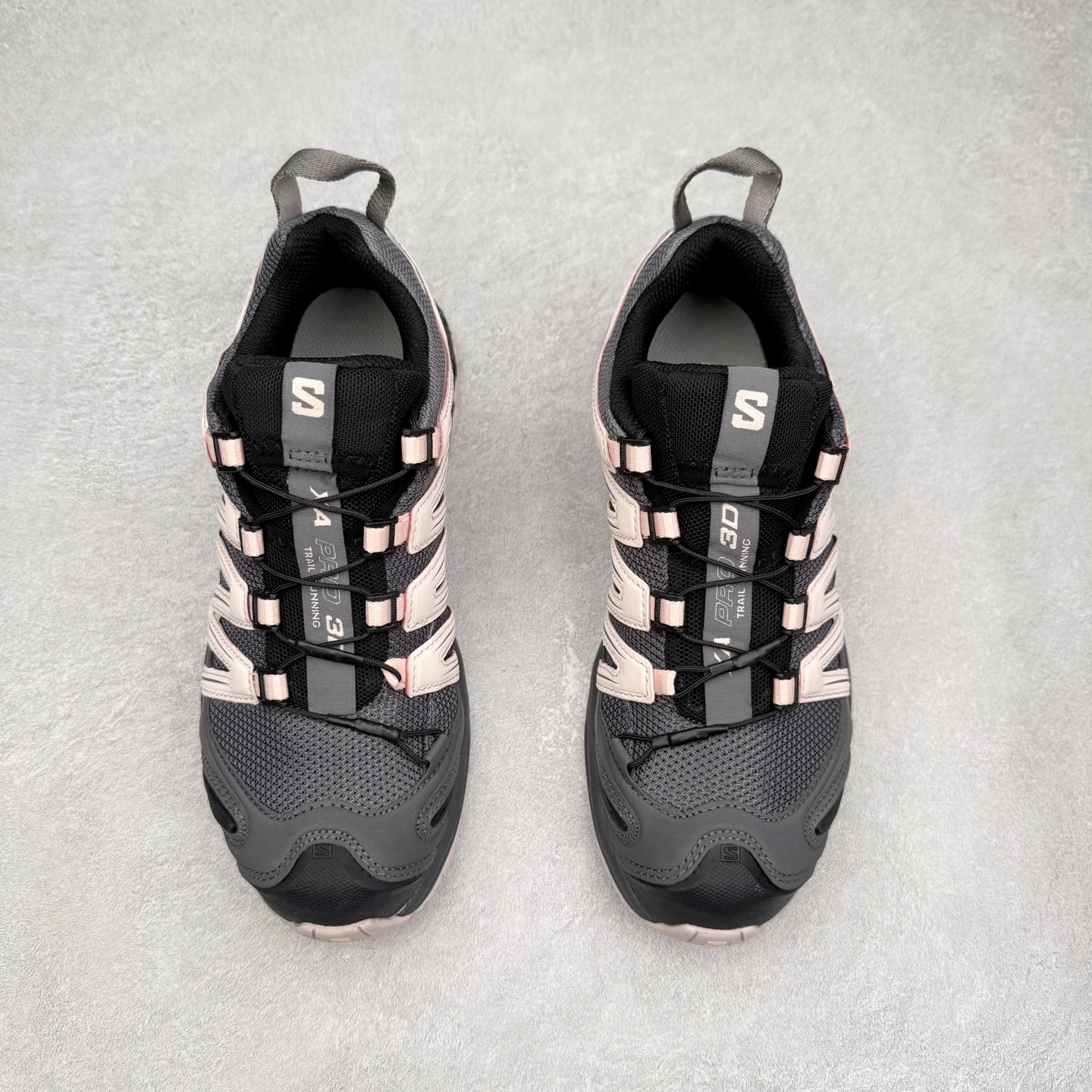 图片[2]-＃C版 SALOMON XA Pro 3D ADV 萨洛蒙潮流越野机能户外功能鞋 纯原外贸平台特供订单 耗时半年巨作 全套原纸板楦头开发 原厂特供网布配套加持 确保原汁原味 完美呈现版型 原档数据独家私模五层组合大底 原装Ortholite轻量化鞋垫 中底布带钢印编号 原厂TPU锁扣 进口港宝加持 后跟自然饱满 还原公司包裹性 鞋面采用SENSIFT贴合技术 全方位贴合包裹脚型 鞋跟部鞋底牵引设计 提供强大的抓地性能 更适应野外崎岖不平的道路 其3D ADVANCED CHASSIS底盘 材料轻量大化 钉齿设计更具稳定性 防护性 鞋底易磨损区运用CONTAGRIP高耐磨材料 应对城市硬质路面长距离跑考验 尺码：36 36.5 37.5 38 38.5 39 40 40.5 41 42 42.5 43 44 44.5 45-选品中心