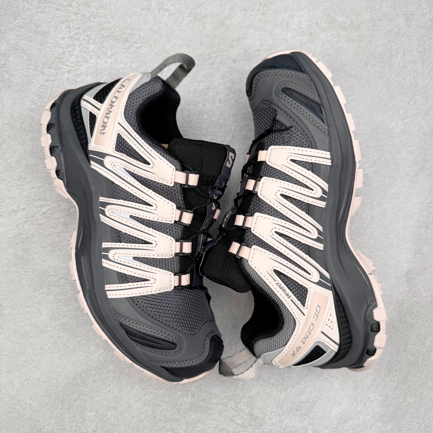 图片[3]-＃C版 SALOMON XA Pro 3D ADV 萨洛蒙潮流越野机能户外功能鞋 纯原外贸平台特供订单 耗时半年巨作 全套原纸板楦头开发 原厂特供网布配套加持 确保原汁原味 完美呈现版型 原档数据独家私模五层组合大底 原装Ortholite轻量化鞋垫 中底布带钢印编号 原厂TPU锁扣 进口港宝加持 后跟自然饱满 还原公司包裹性 鞋面采用SENSIFT贴合技术 全方位贴合包裹脚型 鞋跟部鞋底牵引设计 提供强大的抓地性能 更适应野外崎岖不平的道路 其3D ADVANCED CHASSIS底盘 材料轻量大化 钉齿设计更具稳定性 防护性 鞋底易磨损区运用CONTAGRIP高耐磨材料 应对城市硬质路面长距离跑考验 尺码：36 36.5 37.5 38 38.5 39 40 40.5 41 42 42.5 43 44 44.5 45-选品中心