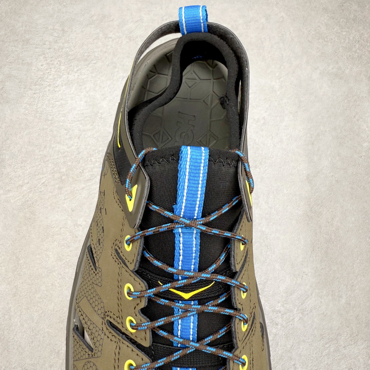 图片[5]-＃纯原 HOKA ONE ONE VIBRAM 舒适防滑透气涉水溯溪鞋 作为先锋品牌的 HOKA ONE ONE总是以独特的方式 HOPARA是一款溯溪鞋 又名排水鞋 可长期用于涉水和溯溪 保护脚底和脚趾的安全和舒适 鞋面材料速干 透气 耐磨 鞋底防滑 耐磨 抓地能力强 出于安全考虑 设计要求较高-涉水溯溪过程中 水 泥沙 可以直接从鞋内大孔排出 细纹鞋底使在岩石上抓地能力强 避免打滑 而上路后 鞋面具有快干透气等优点 尺码：36 36.5 37.5 38 39 40 40.5 41 42 42.5 43 44 45-选品中心
