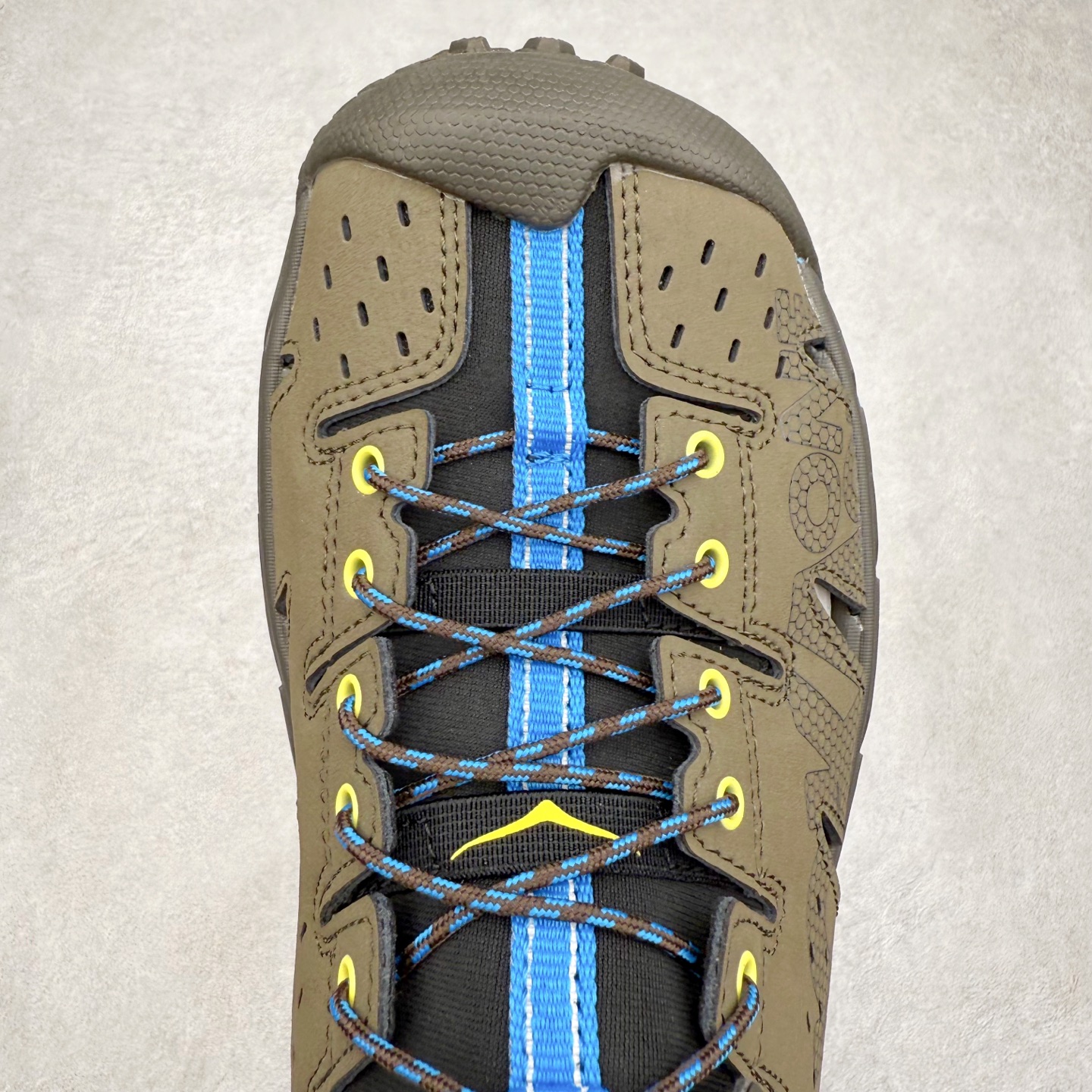 图片[4]-＃纯原 HOKA ONE ONE VIBRAM 舒适防滑透气涉水溯溪鞋 作为先锋品牌的 HOKA ONE ONE总是以独特的方式 HOPARA是一款溯溪鞋 又名排水鞋 可长期用于涉水和溯溪 保护脚底和脚趾的安全和舒适 鞋面材料速干 透气 耐磨 鞋底防滑 耐磨 抓地能力强 出于安全考虑 设计要求较高-涉水溯溪过程中 水 泥沙 可以直接从鞋内大孔排出 细纹鞋底使在岩石上抓地能力强 避免打滑 而上路后 鞋面具有快干透气等优点 尺码：36 36.5 37.5 38 39 40 40.5 41 42 42.5 43 44 45-选品中心