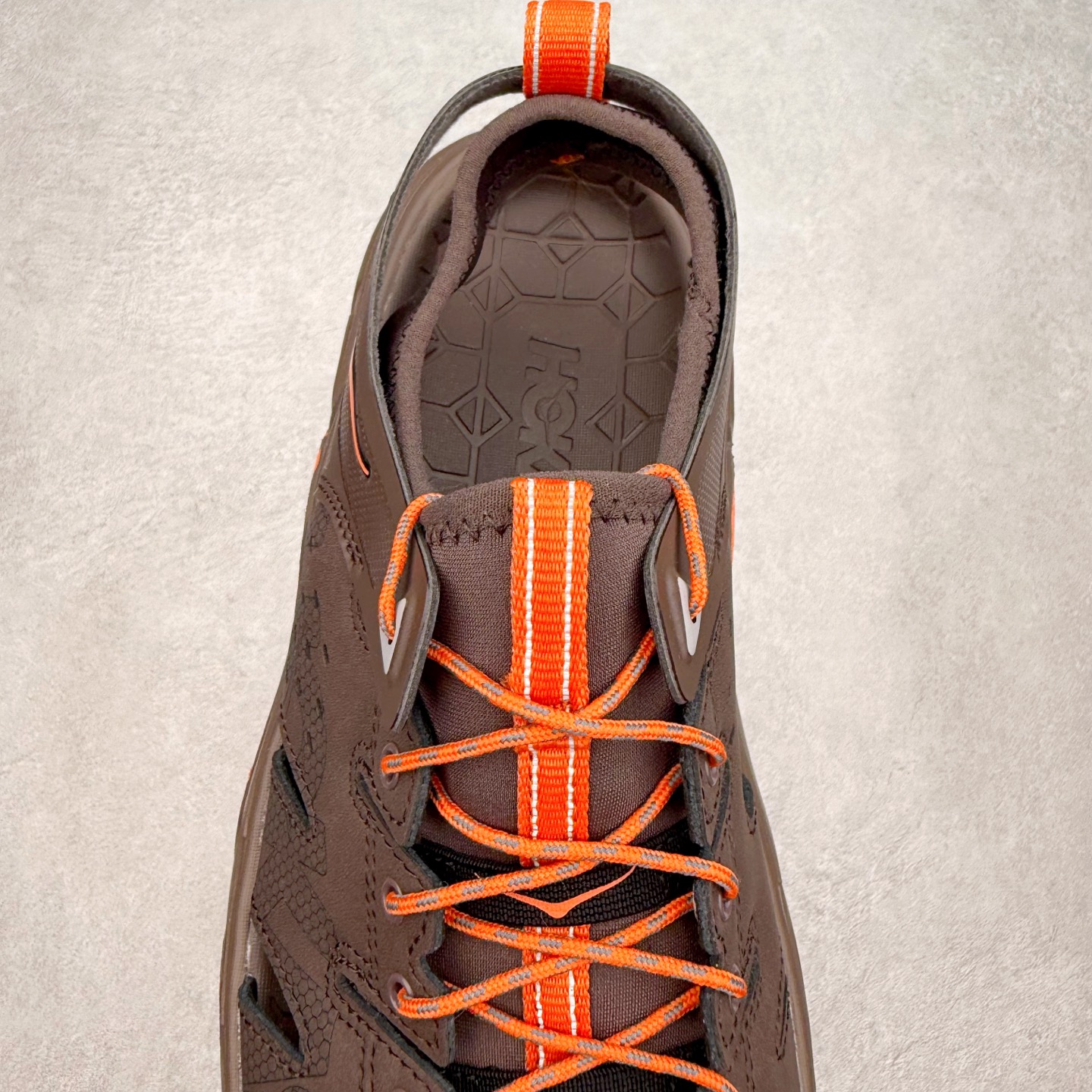 图片[5]-＃纯原 HOKA ONE ONE VIBRAM 舒适防滑透气涉水溯溪鞋 作为先锋品牌的 HOKA ONE ONE总是以独特的方式 HOPARA是一款溯溪鞋 又名排水鞋 可长期用于涉水和溯溪 保护脚底和脚趾的安全和舒适 鞋面材料速干 透气 耐磨 鞋底防滑 耐磨 抓地能力强 出于安全考虑 设计要求较高-涉水溯溪过程中 水 泥沙 可以直接从鞋内大孔排出 细纹鞋底使在岩石上抓地能力强 避免打滑 而上路后 鞋面具有快干透气等优点 尺码：36 36.5 37.5 38 39 40 40.5 41 42 42.5 43 44 45-选品中心