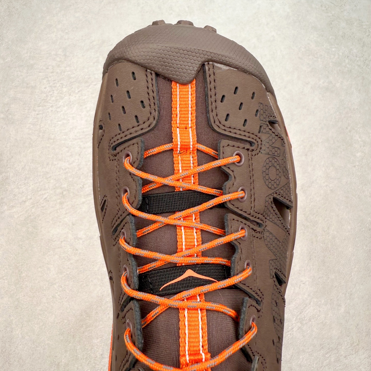 图片[4]-＃纯原 HOKA ONE ONE VIBRAM 舒适防滑透气涉水溯溪鞋 作为先锋品牌的 HOKA ONE ONE总是以独特的方式 HOPARA是一款溯溪鞋 又名排水鞋 可长期用于涉水和溯溪 保护脚底和脚趾的安全和舒适 鞋面材料速干 透气 耐磨 鞋底防滑 耐磨 抓地能力强 出于安全考虑 设计要求较高-涉水溯溪过程中 水 泥沙 可以直接从鞋内大孔排出 细纹鞋底使在岩石上抓地能力强 避免打滑 而上路后 鞋面具有快干透气等优点 尺码：36 36.5 37.5 38 39 40 40.5 41 42 42.5 43 44 45-选品中心