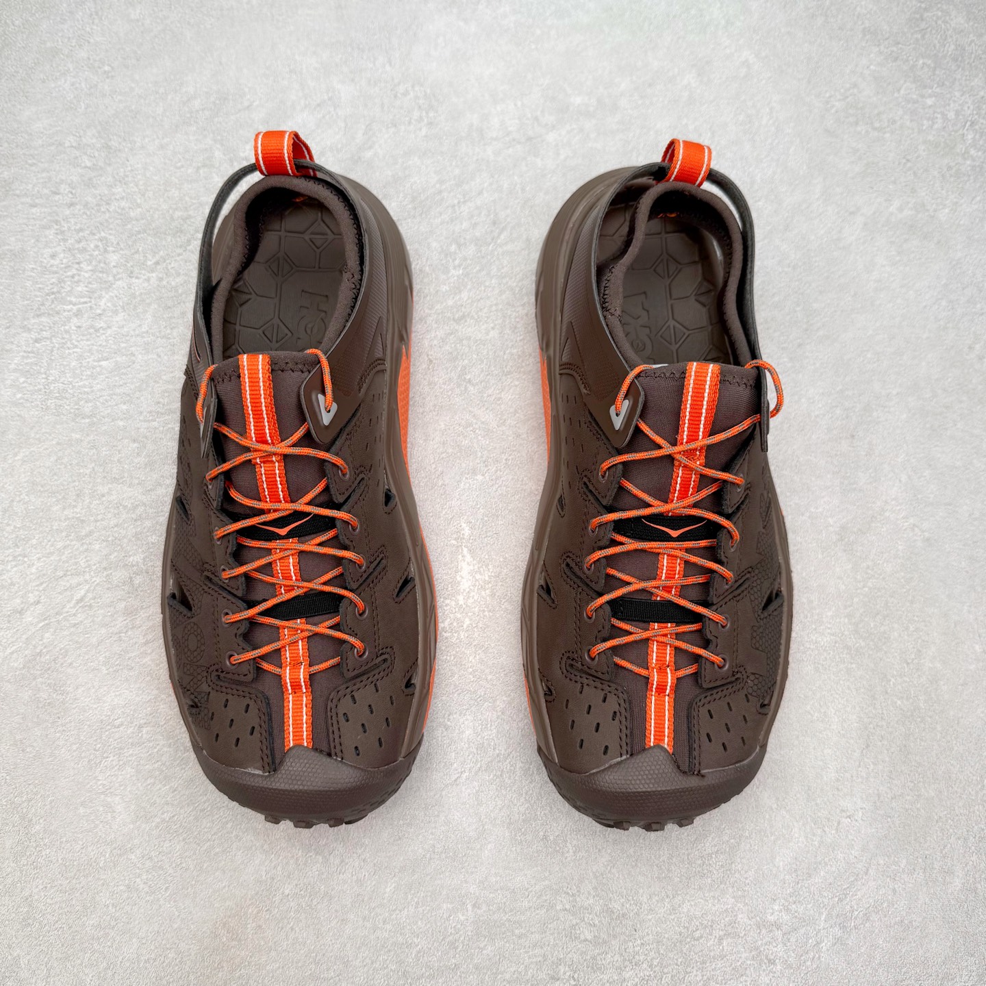 图片[2]-＃纯原 HOKA ONE ONE VIBRAM 舒适防滑透气涉水溯溪鞋 作为先锋品牌的 HOKA ONE ONE总是以独特的方式 HOPARA是一款溯溪鞋 又名排水鞋 可长期用于涉水和溯溪 保护脚底和脚趾的安全和舒适 鞋面材料速干 透气 耐磨 鞋底防滑 耐磨 抓地能力强 出于安全考虑 设计要求较高-涉水溯溪过程中 水 泥沙 可以直接从鞋内大孔排出 细纹鞋底使在岩石上抓地能力强 避免打滑 而上路后 鞋面具有快干透气等优点 尺码：36 36.5 37.5 38 39 40 40.5 41 42 42.5 43 44 45-选品中心