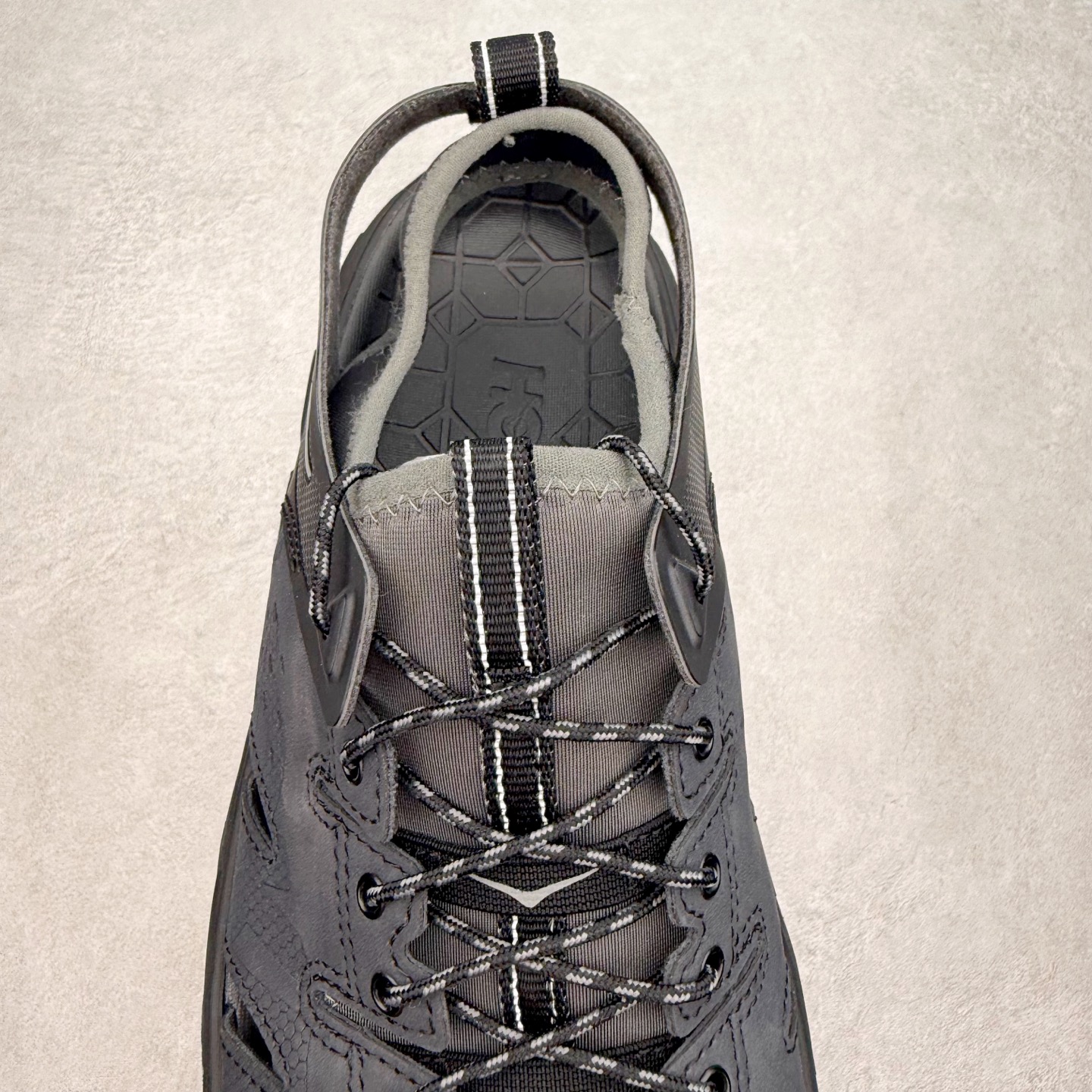 图片[5]-＃纯原 HOKA ONE ONE VIBRAM 舒适防滑透气涉水溯溪鞋 作为先锋品牌的 HOKA ONE ONE总是以独特的方式 HOPARA是一款溯溪鞋 又名排水鞋 可长期用于涉水和溯溪 保护脚底和脚趾的安全和舒适 鞋面材料速干 透气 耐磨 鞋底防滑 耐磨 抓地能力强 出于安全考虑 设计要求较高-涉水溯溪过程中 水 泥沙 可以直接从鞋内大孔排出 细纹鞋底使在岩石上抓地能力强 避免打滑 而上路后 鞋面具有快干透气等优点 尺码：36 36.5 37.5 38 39 40 40.5 41 42 42.5 43 44 45-选品中心