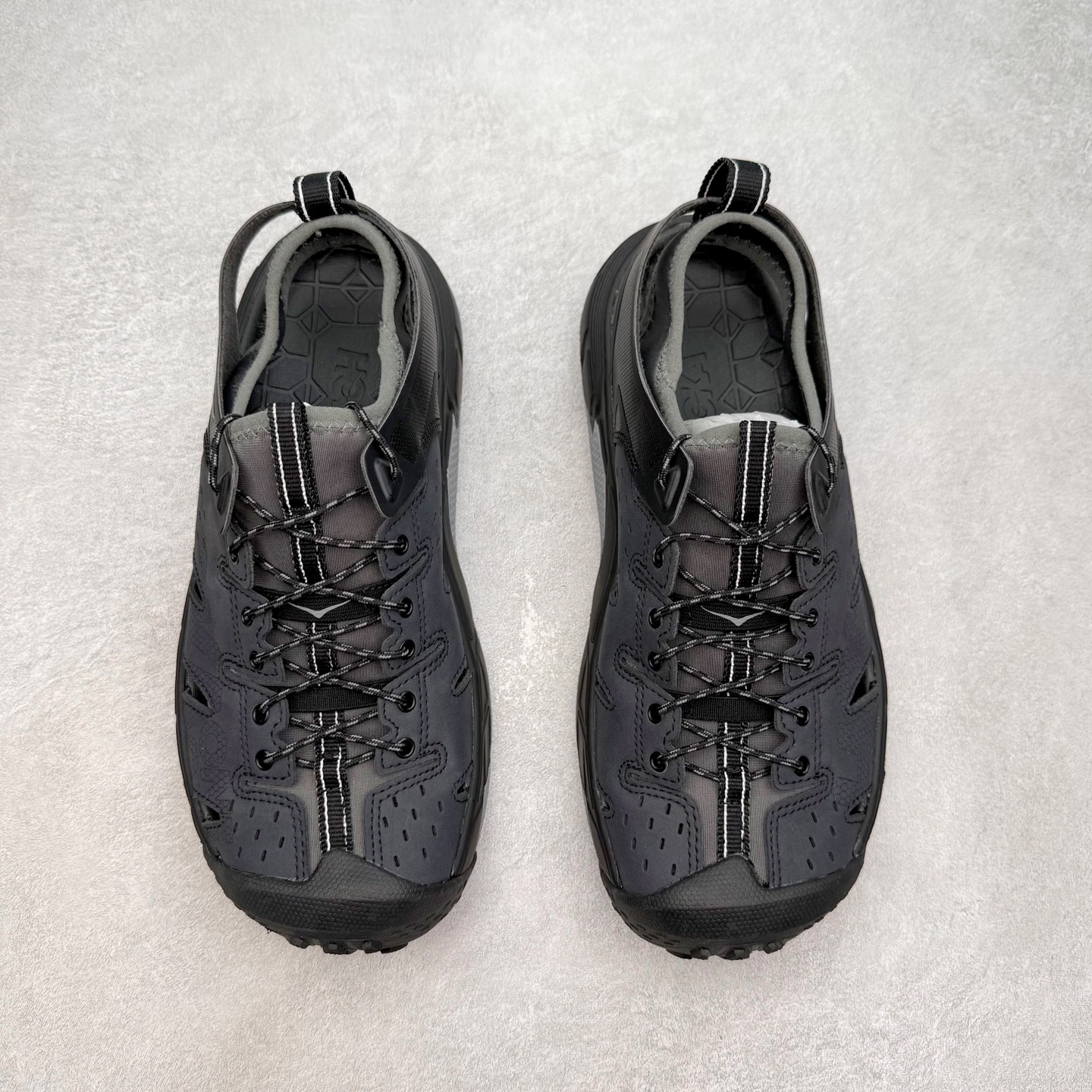 图片[2]-＃纯原 HOKA ONE ONE VIBRAM 舒适防滑透气涉水溯溪鞋 作为先锋品牌的 HOKA ONE ONE总是以独特的方式 HOPARA是一款溯溪鞋 又名排水鞋 可长期用于涉水和溯溪 保护脚底和脚趾的安全和舒适 鞋面材料速干 透气 耐磨 鞋底防滑 耐磨 抓地能力强 出于安全考虑 设计要求较高-涉水溯溪过程中 水 泥沙 可以直接从鞋内大孔排出 细纹鞋底使在岩石上抓地能力强 避免打滑 而上路后 鞋面具有快干透气等优点 尺码：36 36.5 37.5 38 39 40 40.5 41 42 42.5 43 44 45-选品中心