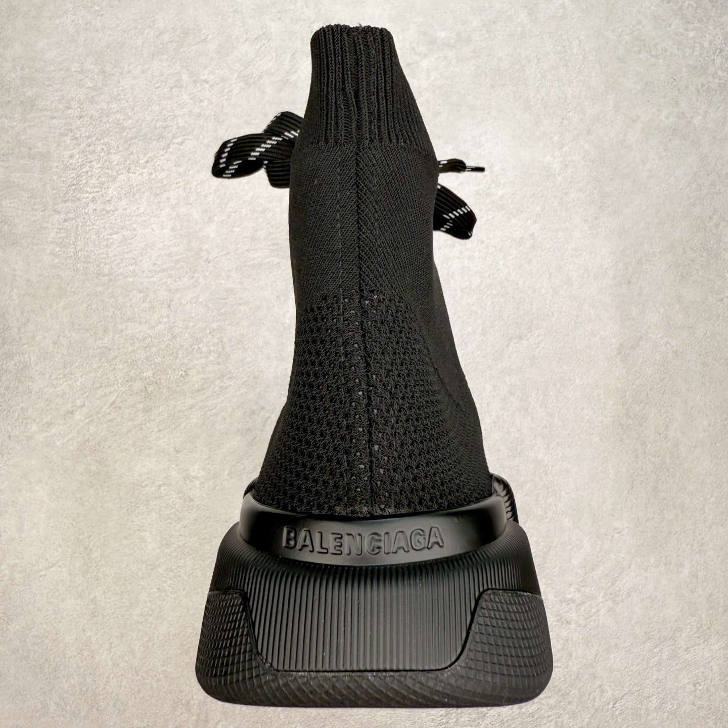 图片[8]-Balenciaga巴黎世家 Speed 2.0 LT 运动舒适 高帮生活休闲鞋 20S秋冬新品首发纯原版本 Logo 永不掉字 右脚鞋头内置NFC热熔内标 # MD多层组合大底 360°柔韧扭曲 上脚极致舒适 全新的动感设计理念 诠释了这款皇帝一脚蹬懒人鞋的主导地位！尺码：35/45-选品中心