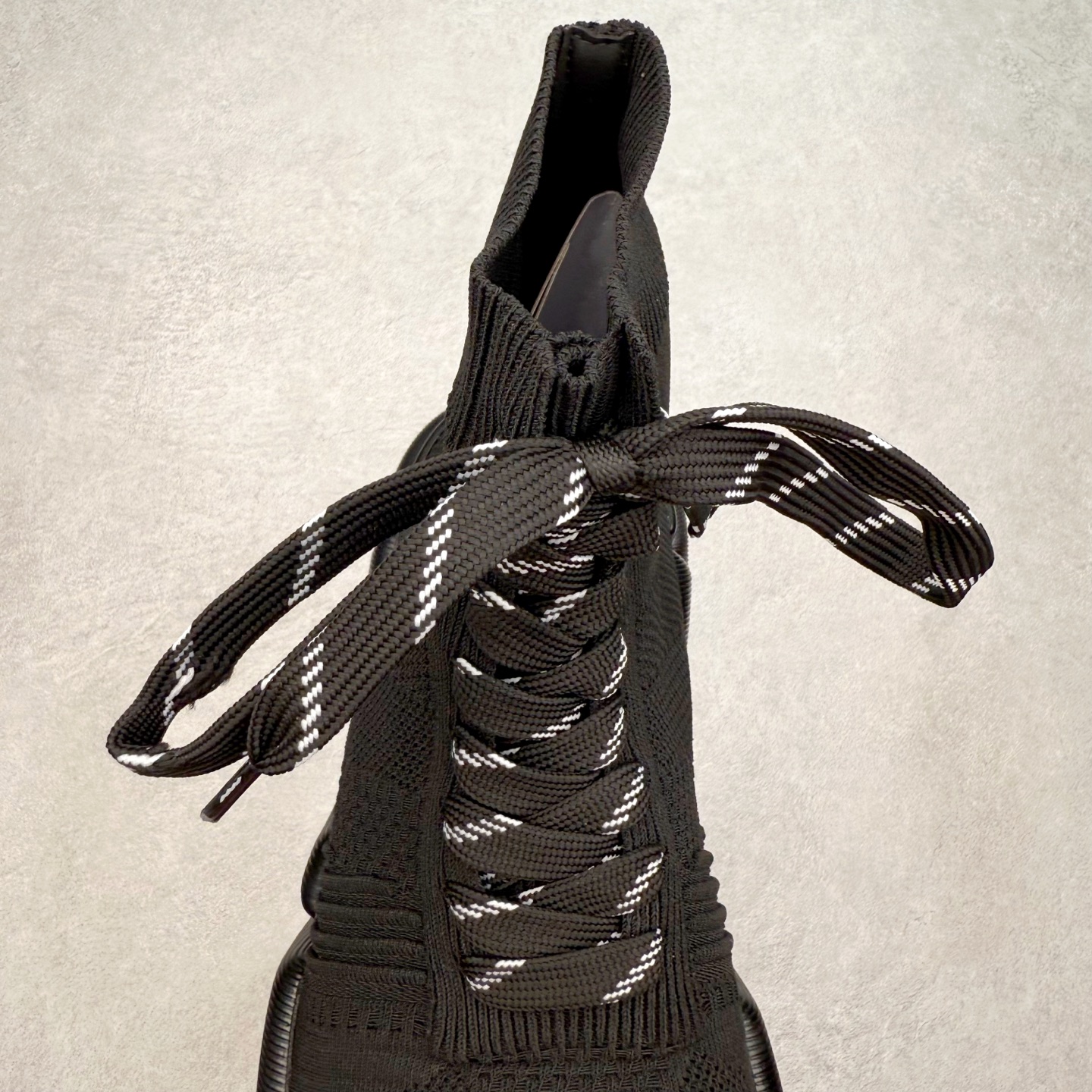 图片[5]-Balenciaga巴黎世家 Speed 2.0 LT 运动舒适 高帮生活休闲鞋 20S秋冬新品首发纯原版本 Logo 永不掉字 右脚鞋头内置NFC热熔内标 # MD多层组合大底 360°柔韧扭曲 上脚极致舒适 全新的动感设计理念 诠释了这款皇帝一脚蹬懒人鞋的主导地位！尺码：35/45-选品中心