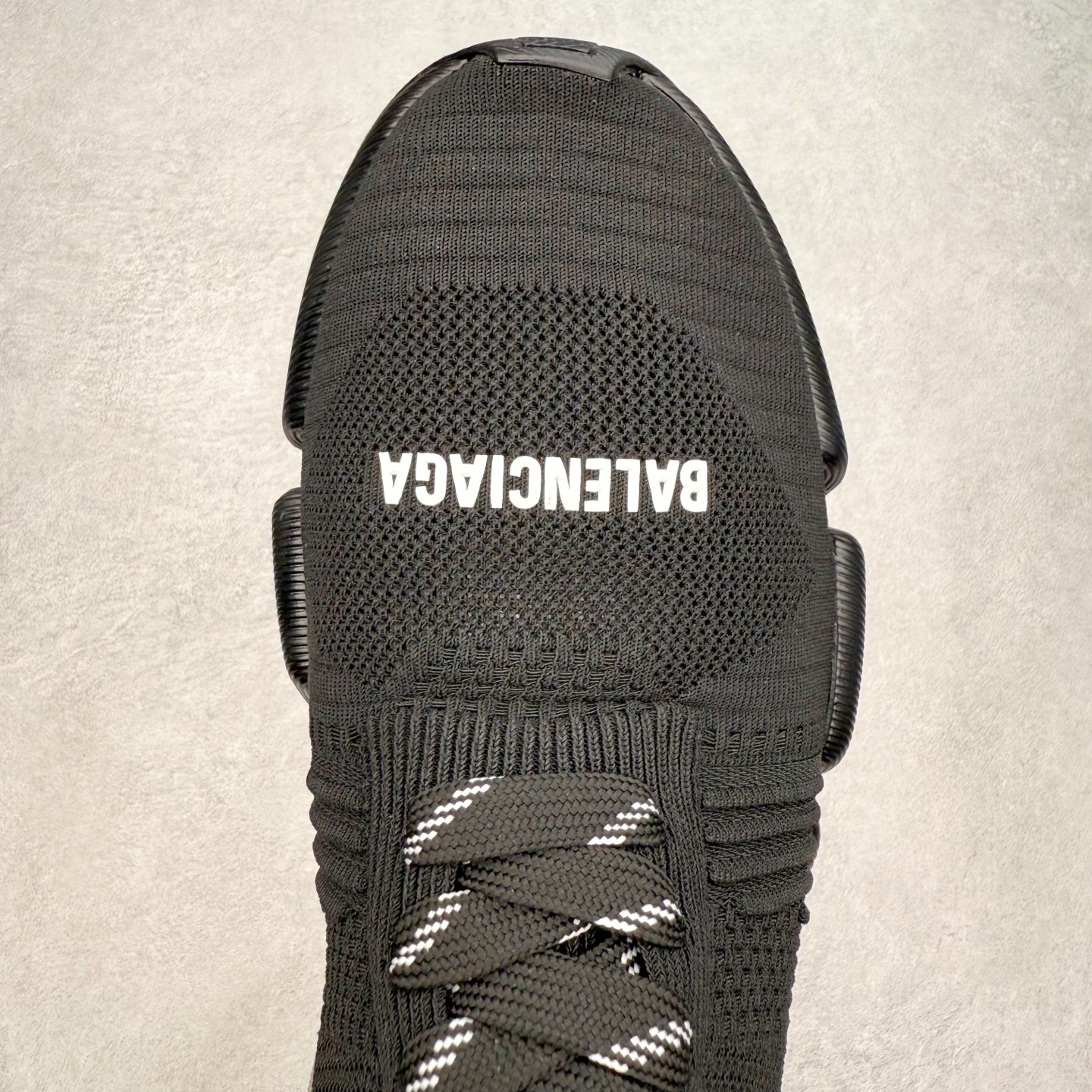 图片[4]-Balenciaga巴黎世家 Speed 2.0 LT 运动舒适 高帮生活休闲鞋 20S秋冬新品首发纯原版本 Logo 永不掉字 右脚鞋头内置NFC热熔内标 # MD多层组合大底 360°柔韧扭曲 上脚极致舒适 全新的动感设计理念 诠释了这款皇帝一脚蹬懒人鞋的主导地位！尺码：35/45-选品中心