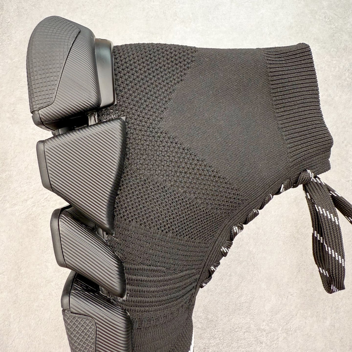 图片[6]-Balenciaga巴黎世家 Speed 2.0 LT 运动舒适 高帮生活休闲鞋 20S秋冬新品首发纯原版本 Logo 永不掉字 右脚鞋头内置NFC热熔内标 # MD多层组合大底 360°柔韧扭曲 上脚极致舒适 全新的动感设计理念 诠释了这款皇帝一脚蹬懒人鞋的主导地位！尺码：35/45-选品中心