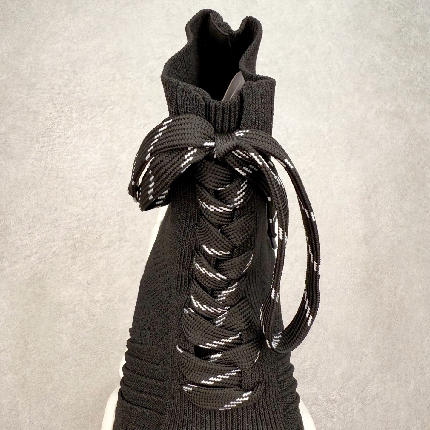 图片[5]-Balenciaga巴黎世家 Speed 2.0 LT 运动舒适 高帮生活休闲鞋 20S秋冬新品首发纯原版本 Logo 永不掉字 右脚鞋头内置NFC热熔内标 # MD多层组合大底 360°柔韧扭曲 上脚极致舒适 全新的动感设计理念 诠释了这款皇帝一脚蹬懒人鞋的主导地位！尺码：35/45-选品中心