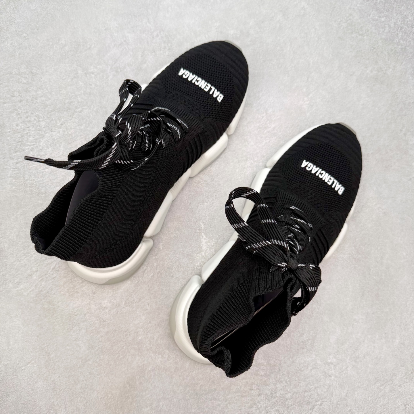 图片[3]-Balenciaga巴黎世家 Speed 2.0 LT 运动舒适 高帮生活休闲鞋 20S秋冬新品首发纯原版本 Logo 永不掉字 右脚鞋头内置NFC热熔内标 # MD多层组合大底 360°柔韧扭曲 上脚极致舒适 全新的动感设计理念 诠释了这款皇帝一脚蹬懒人鞋的主导地位！尺码：35/45-选品中心